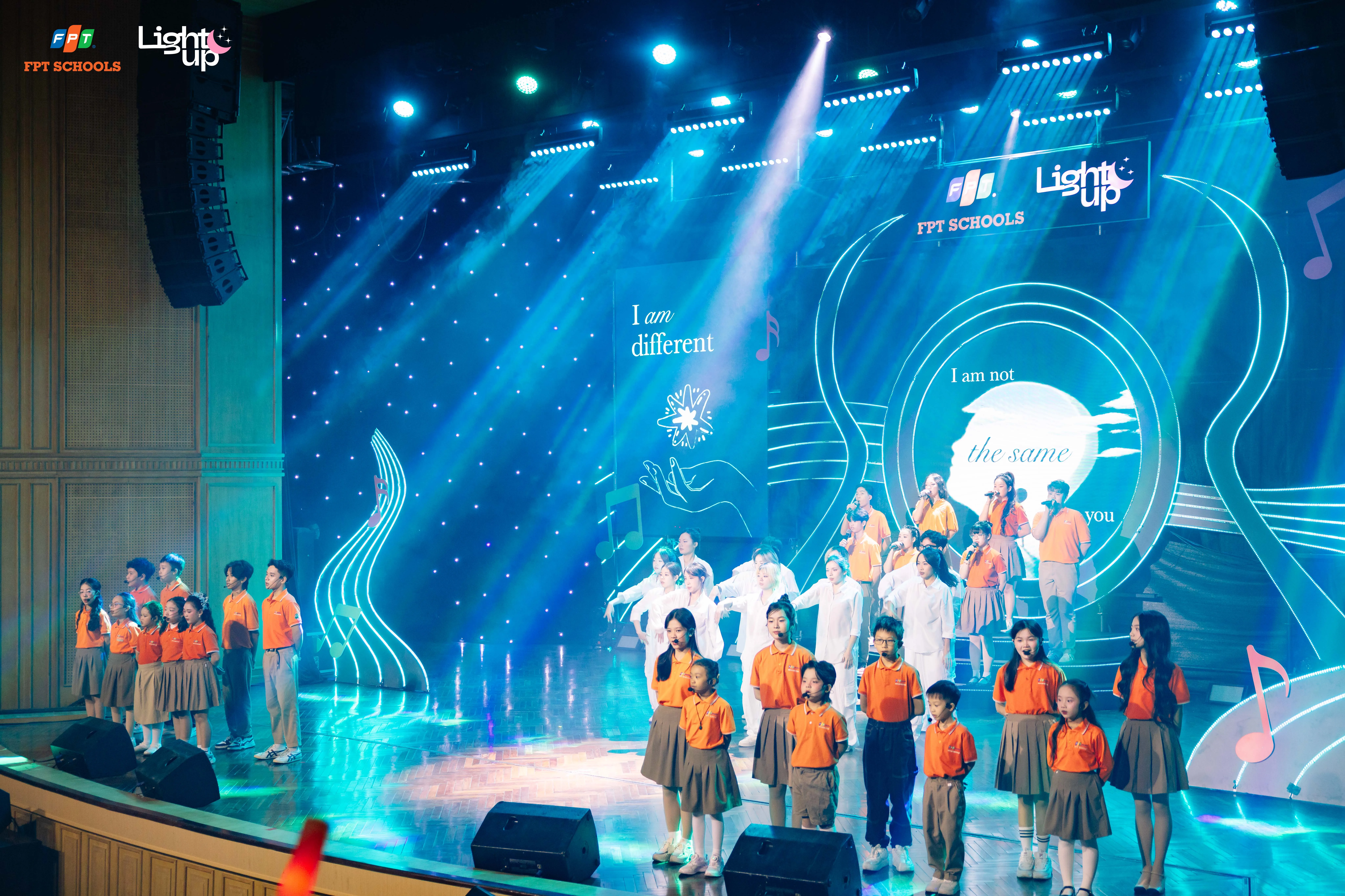 Học sinh FPT Schools khẳng định tài năng âm nhạc và ngoại ngữ tại chung kết cuộc thi hát tiếng Anh Light Up 2025 | FPT Schools