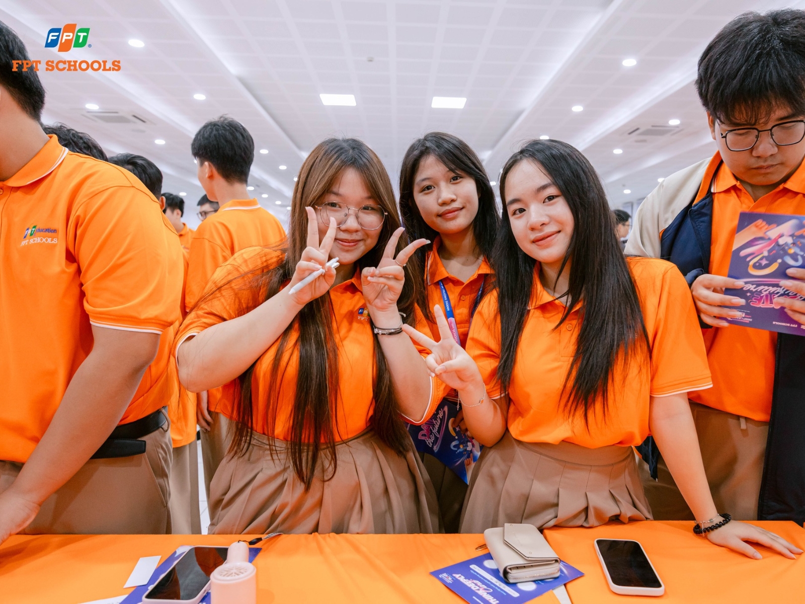 Học thêm nhiều có tốt không? Góc nhìn thực tế cho phụ huynh và học sinh - FPT Education Vai trò của phụ huynh trong việc quyết định học thêm