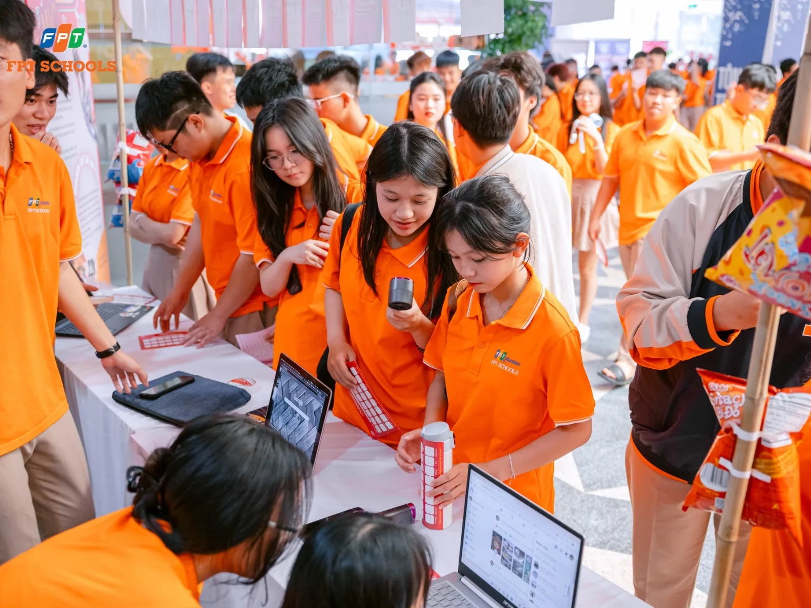 Tư duy tăng trưởng là gì? 8 cách rèn luyện tư duy tăng trưởng hiệu quả - FPT Education Vai trò của tư duy tăng trưởng trong học tập