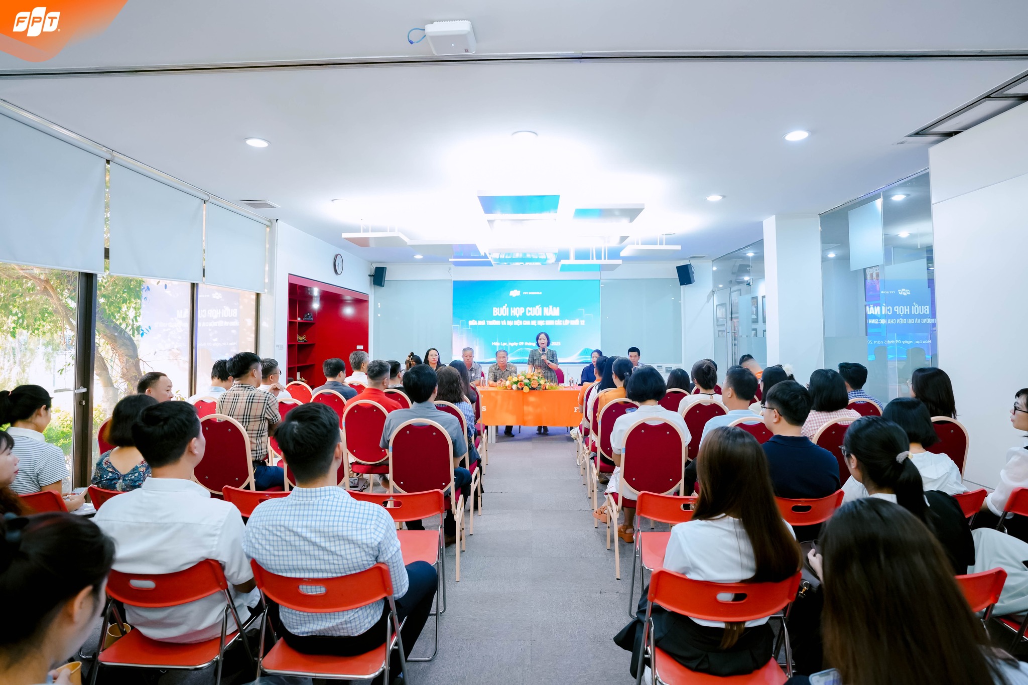 Buổi họp cuối năm giữa nhà trường và phụ huynh khối 12 tại THPT FPT Hà Nội | FPT Schools