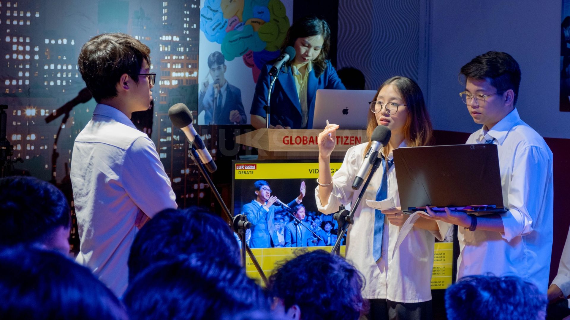 Tư Duy Phản Biện Là Gì? Lợi Ích và Kỹ Năng Cần Thiết | FPT Schools