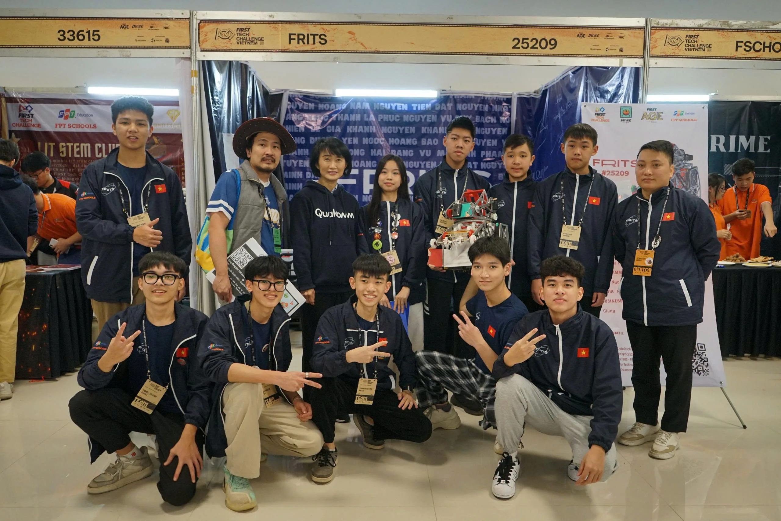 Người thầy thầm lặng đứng sau tấm vé đến Mỹ của đội Top 1 điểm thăng hạng FIRST Tech Challenge (2025 – 2026) | FPT Schools