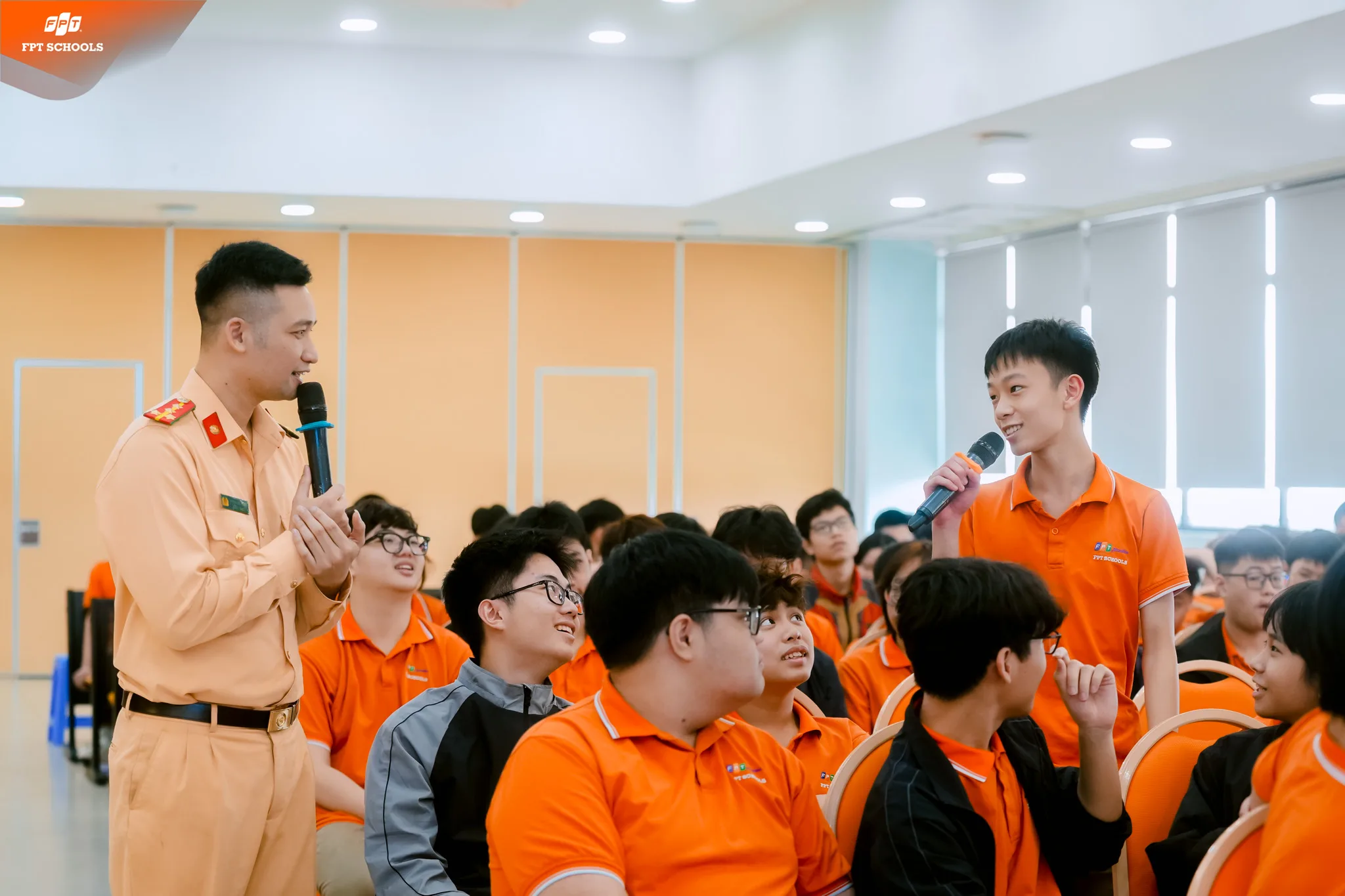 Tuyên truyền pháp luật cho học sinh THPT FPT Hà Nội: Công an xã Hòa Lạc trang bị kiến thức an toàn giao thông và phòng chống tội phạm | FPT Schools