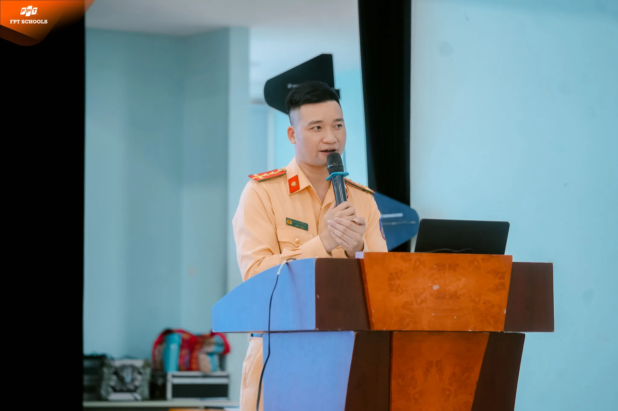 Tuyên truyền pháp luật cho học sinh THPT FPT Hà Nội: Công an xã Hòa Lạc trang bị kiến thức an toàn giao thông và phòng chống tội phạm | FPT Schools