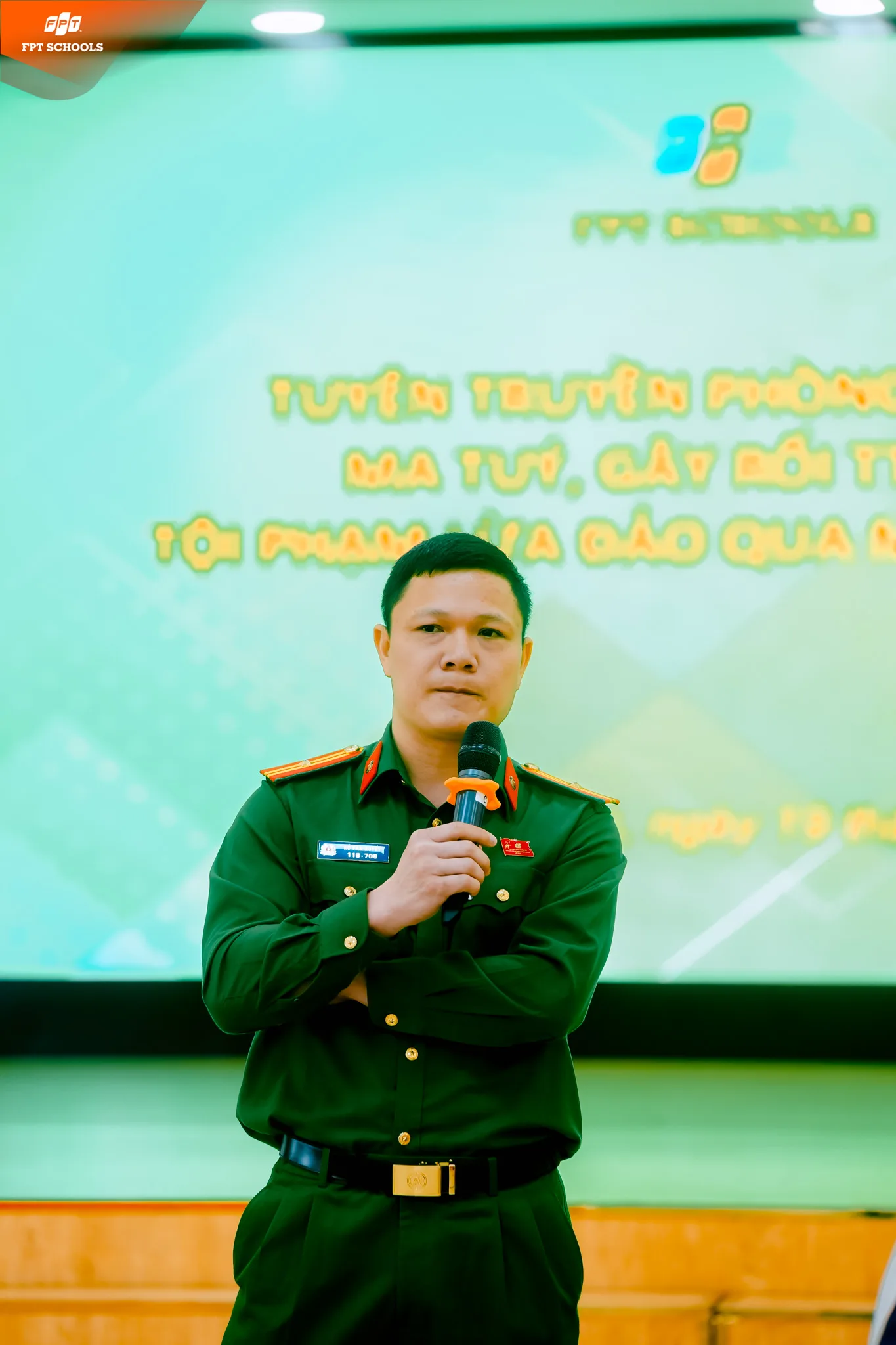 Tuyên truyền pháp luật cho học sinh THPT FPT Hà Nội: Công an xã Hòa Lạc trang bị kiến thức an toàn giao thông và phòng chống tội phạm | FPT Schools