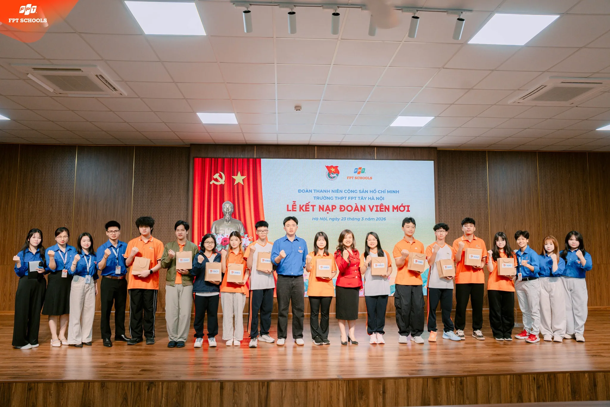 HƯỞNG ỨNG NGÀY ĐOÀN TNCS HỒ CHÍ MINH - TRƯỜNG THPT FPT TÂY HÀ NỘI TỔ CHỨC LỄ KẾT NẠP ĐOÀN VIÊN MỚI NĂM HỌC 2025-2026 - FPT Education HƯỞNG ỨNG NGÀY ĐOÀN TNCS HỒ CHÍ MINH - TRƯỜNG THPT FPT TÂY HÀ NỘI TỔ CHỨC LỄ KẾT NẠP ĐOÀN VIÊN MỚI NĂM HỌC 2025-2026 | FPT Schools