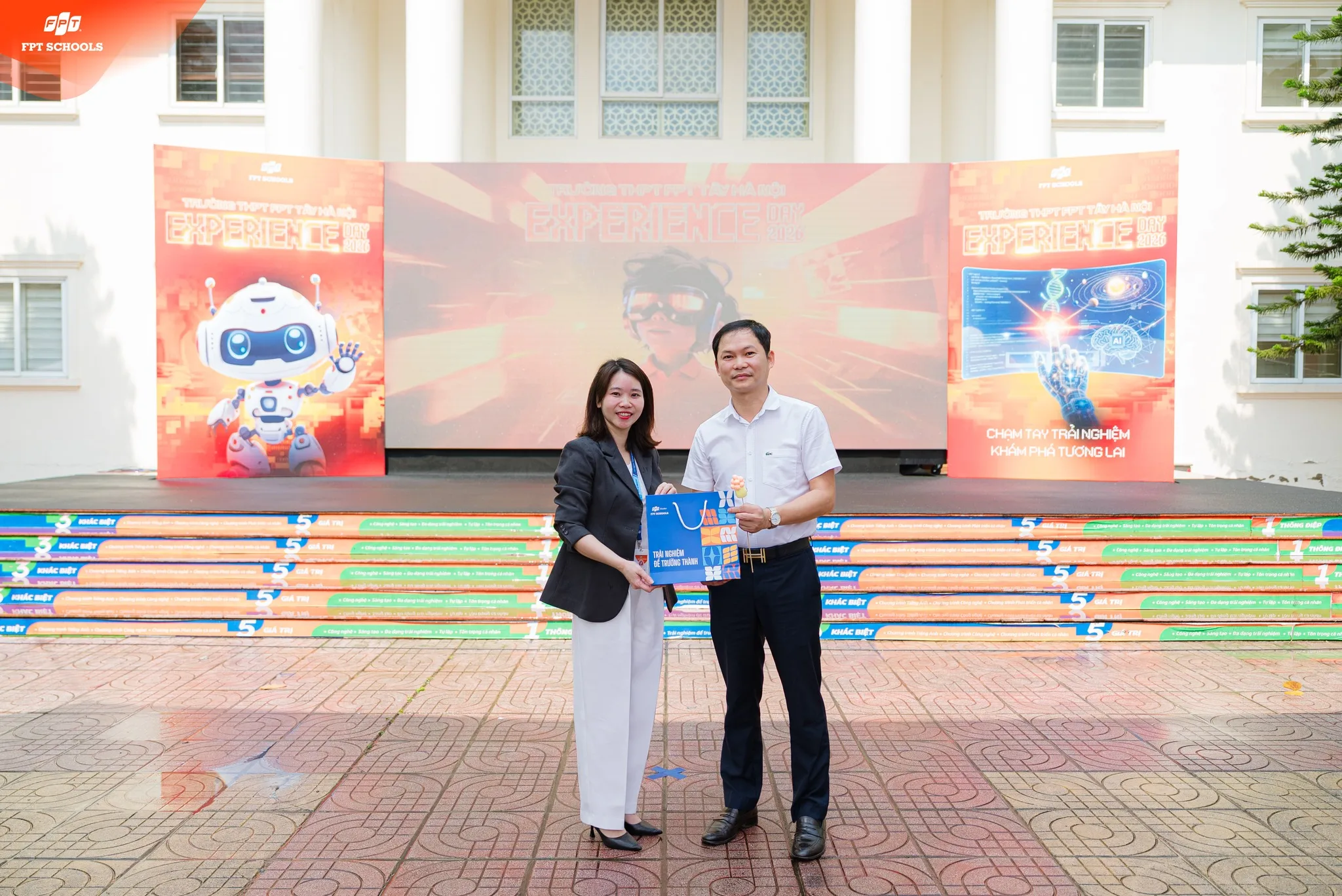 ĐÔNG ĐẢO PHỤ HUYNH & HỌC SINH HÒA MÌNH VÀO KHÔNG KHÍ SÔI ĐỘNG TẠI EXPERIENCE DAY 2026 – FPT SCHOOL TÂY HÀ NỘI - FPT Education ĐÔNG ĐẢO PHỤ HUYNH & HỌC SINH HÒA MÌNH VÀO KHÔNG KHÍ SÔI ĐỘNG TẠI EXPERIENCE DAY 2026 – FPT SCHOOL TÂY HÀ NỘI | FPT Schools