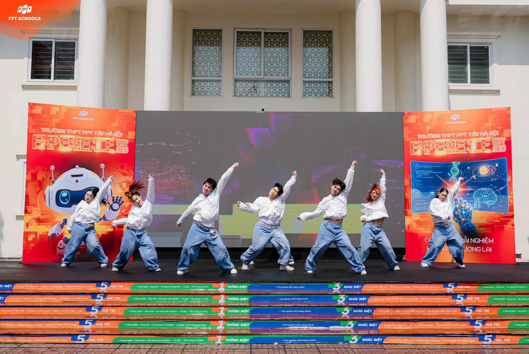 ĐÔNG ĐẢO PHỤ HUYNH & HỌC SINH HÒA MÌNH VÀO KHÔNG KHÍ SÔI ĐỘNG TẠI EXPERIENCE DAY 2026 – FPT SCHOOL TÂY HÀ NỘI - FPT Education ĐÔNG ĐẢO PHỤ HUYNH & HỌC SINH HÒA MÌNH VÀO KHÔNG KHÍ SÔI ĐỘNG TẠI EXPERIENCE DAY 2026 – FPT SCHOOL TÂY HÀ NỘI | FPT Schools