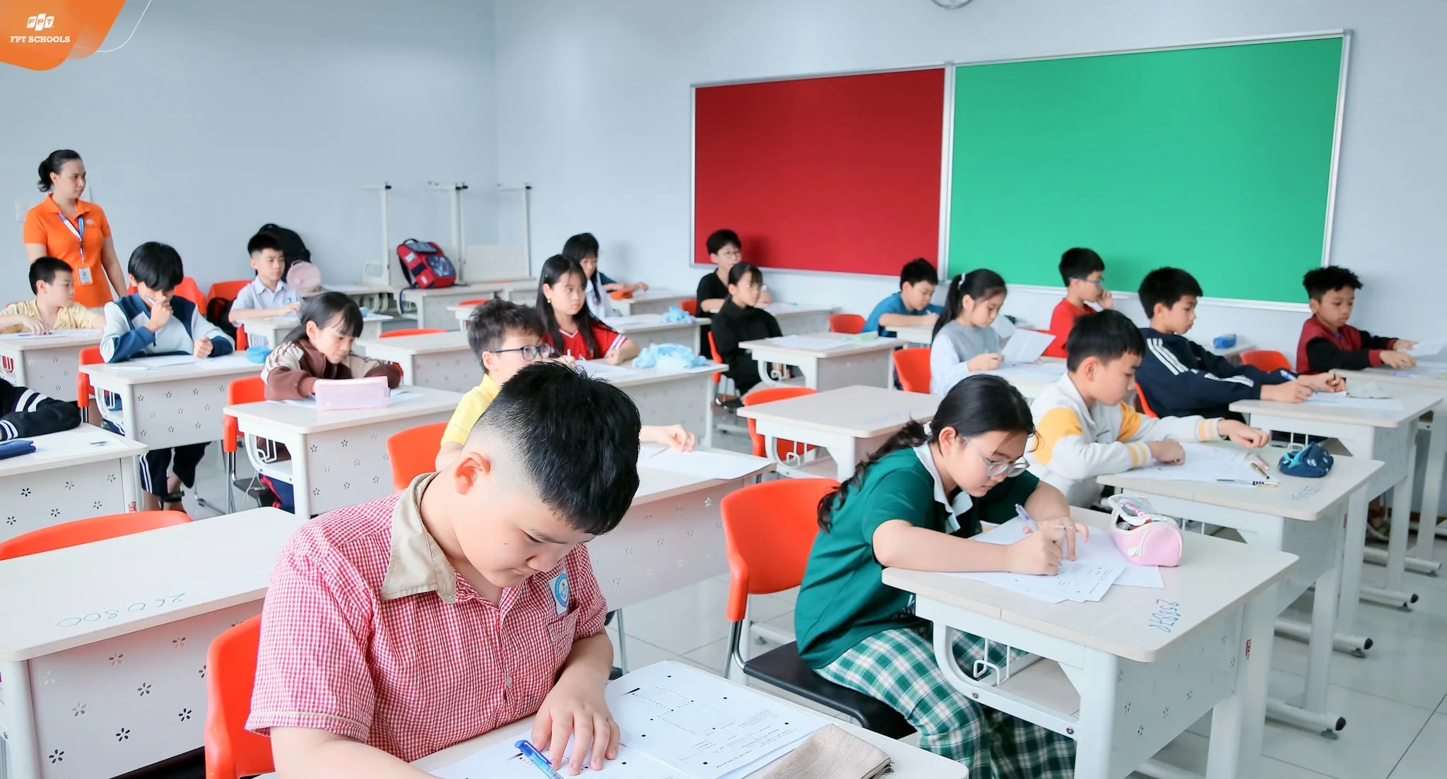 Hơn 100 phụ huynh và học sinh tham gia giải mã Chương trình THCS và Mô hình bán trú an toàn tại FPT School Hải Phòng - FPT Education Hơn 100 phụ huynh và học sinh tham gia giải mã Chương trình THCS và Mô hình bán trú an toàn tại FPT School Hải Phòng | FPT Schools