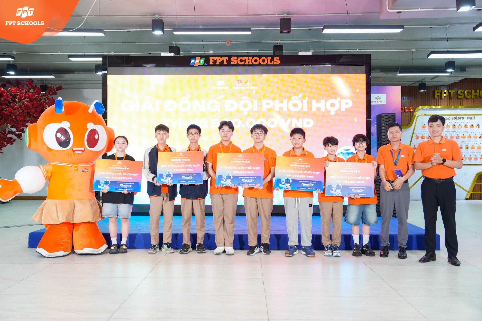 Chung kết Robotics vòng cơ sở đã gọi tên những nhà vô địch, sẵn sàng cho giải đấu FAnRoC toàn quốc | FPT Schools
