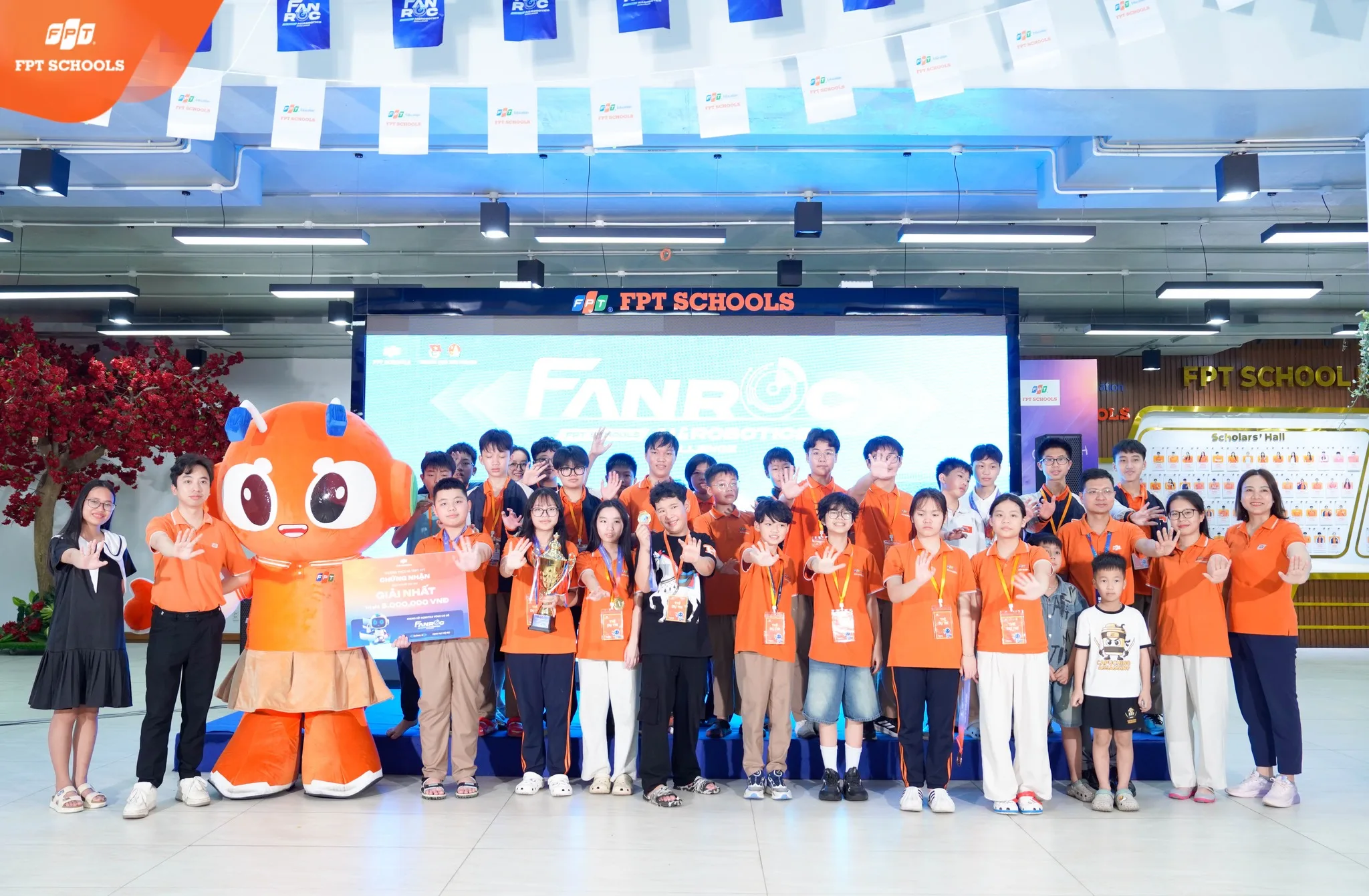 Chung kết Robotics vòng cơ sở đã gọi tên những nhà vô địch, sẵn sàng cho giải đấu FAnRoC toàn quốc | FPT Schools
