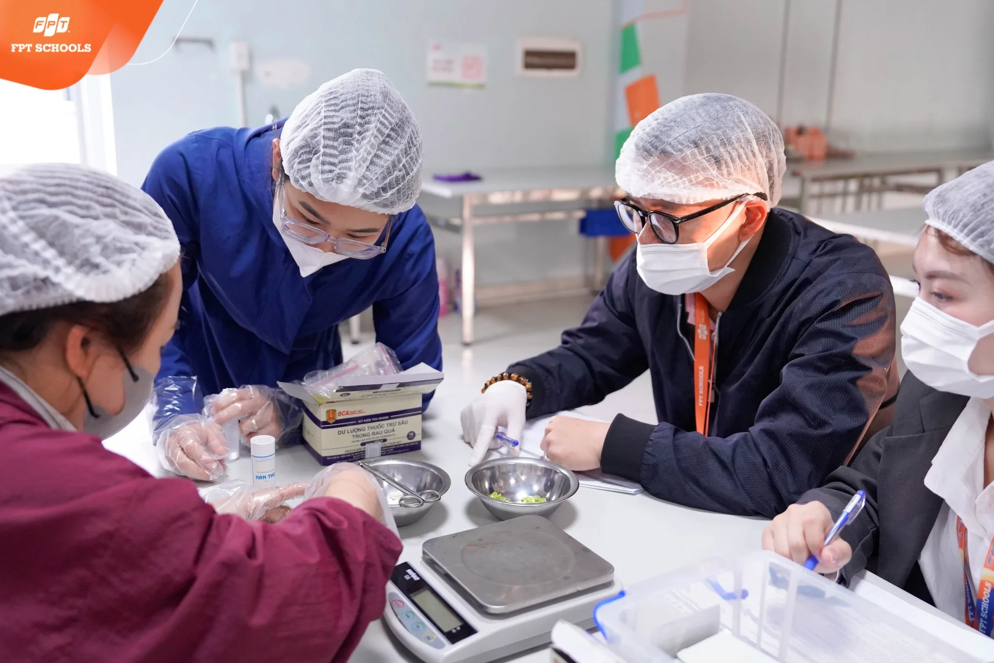 Chủ động kiểm tra và đánh giá bếp ăn – FPT School Hải Phòng đảm bảo bữa ăn an toàn cho học sinh | FPT Schools