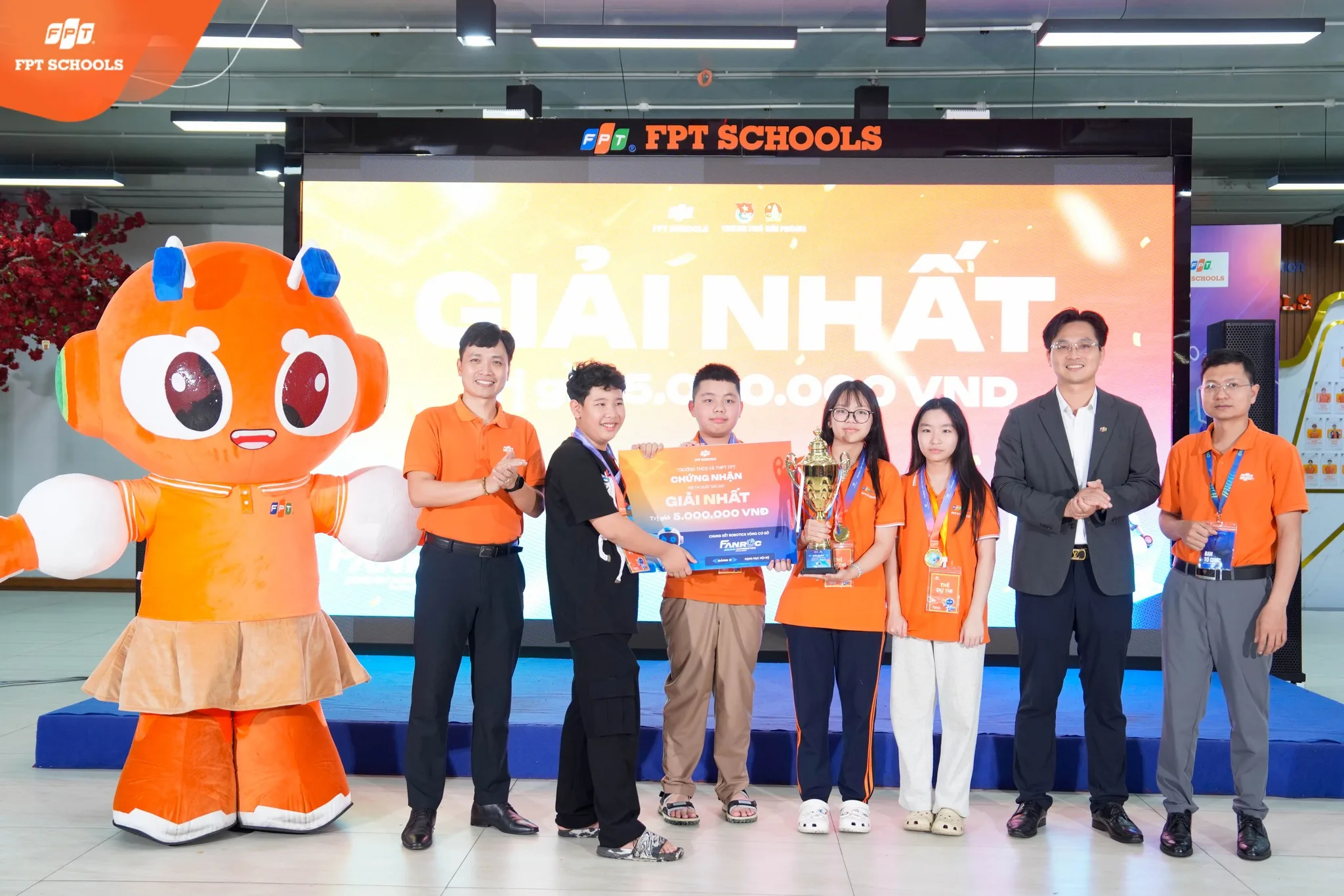 Chung kết Robotics vòng cơ sở đã gọi tên những nhà vô địch, sẵn sàng cho giải đấu FAnRoC toàn quốc | FPT Schools