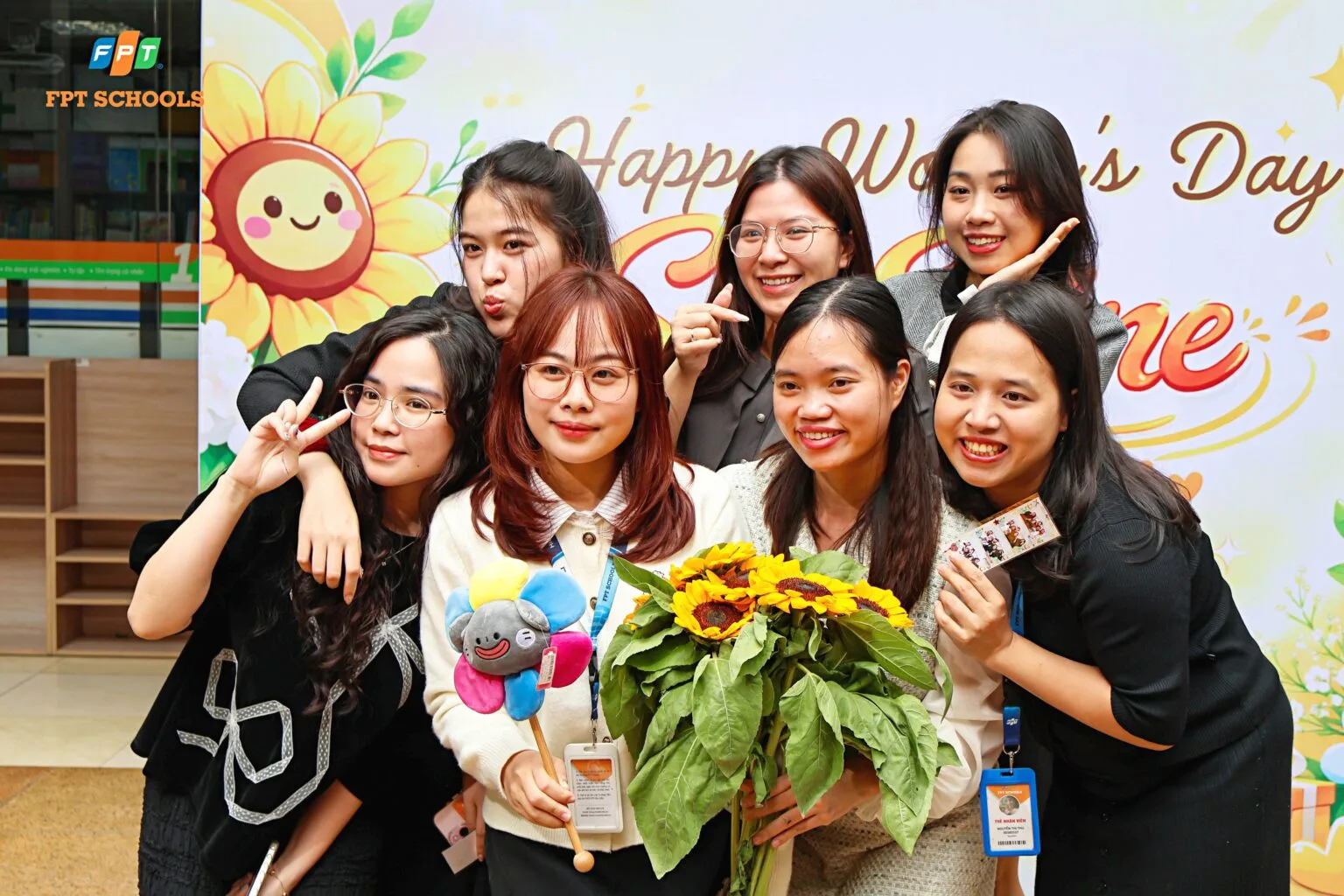 "You are my sunshine": Món quà ấm áp dành tặng các cô giáo nhân ngày 8/3 FPT Schools Cầu Giấy | FPT Schools