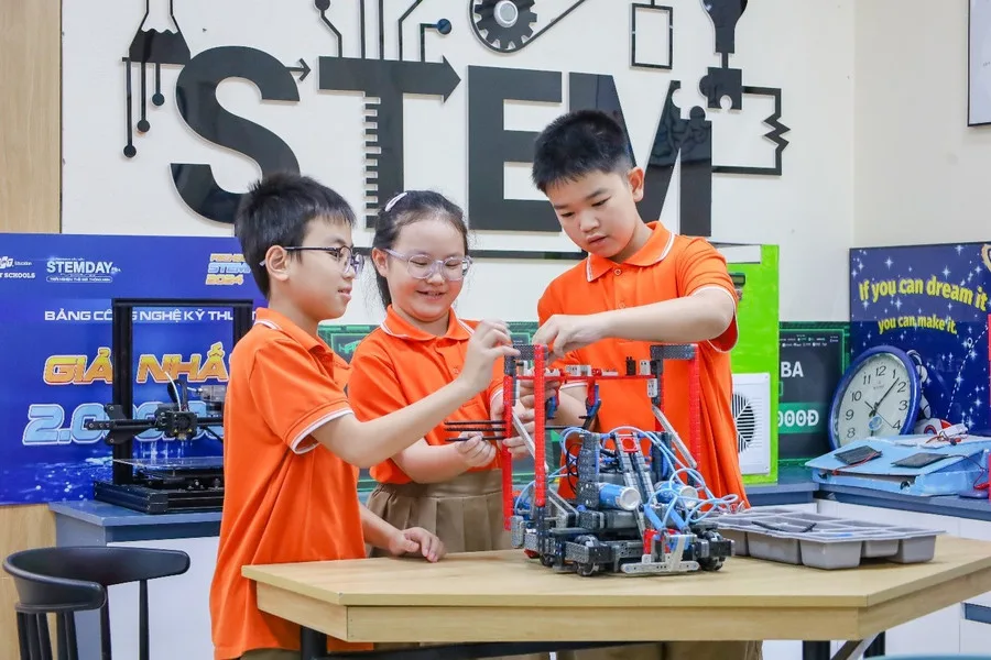 "Đừng hỏi con được mấy điểm", chuyên gia nói điều phụ huynh nên quan tâm thời AI | FPT Schools