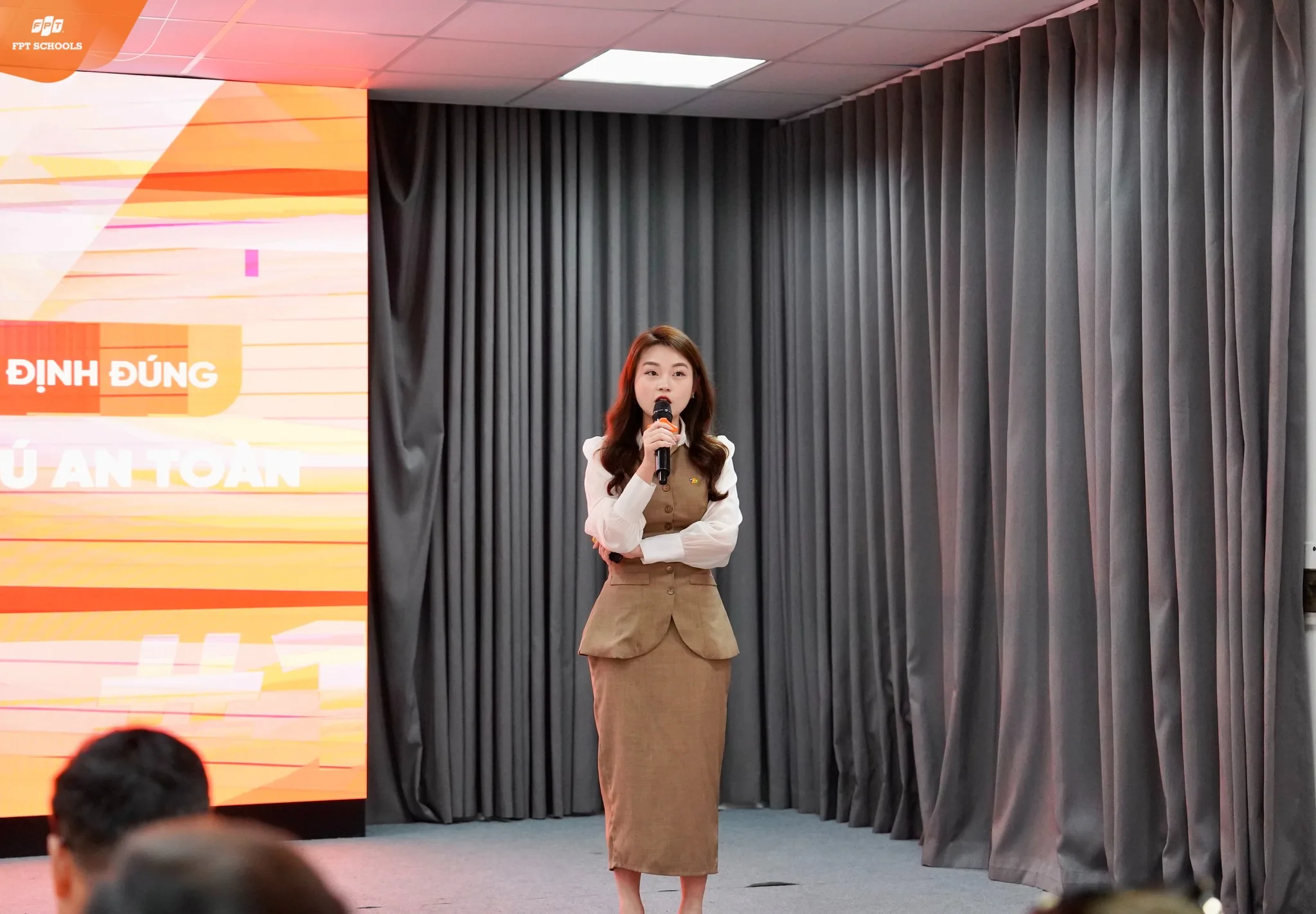 Hơn 100 phụ huynh và học sinh tham gia giải mã Chương trình THCS và Mô hình bán trú an toàn tại FPT School Hải Phòng - FPT Education Hơn 100 phụ huynh và học sinh tham gia giải mã Chương trình THCS và Mô hình bán trú an toàn tại FPT School Hải Phòng | FPT Schools