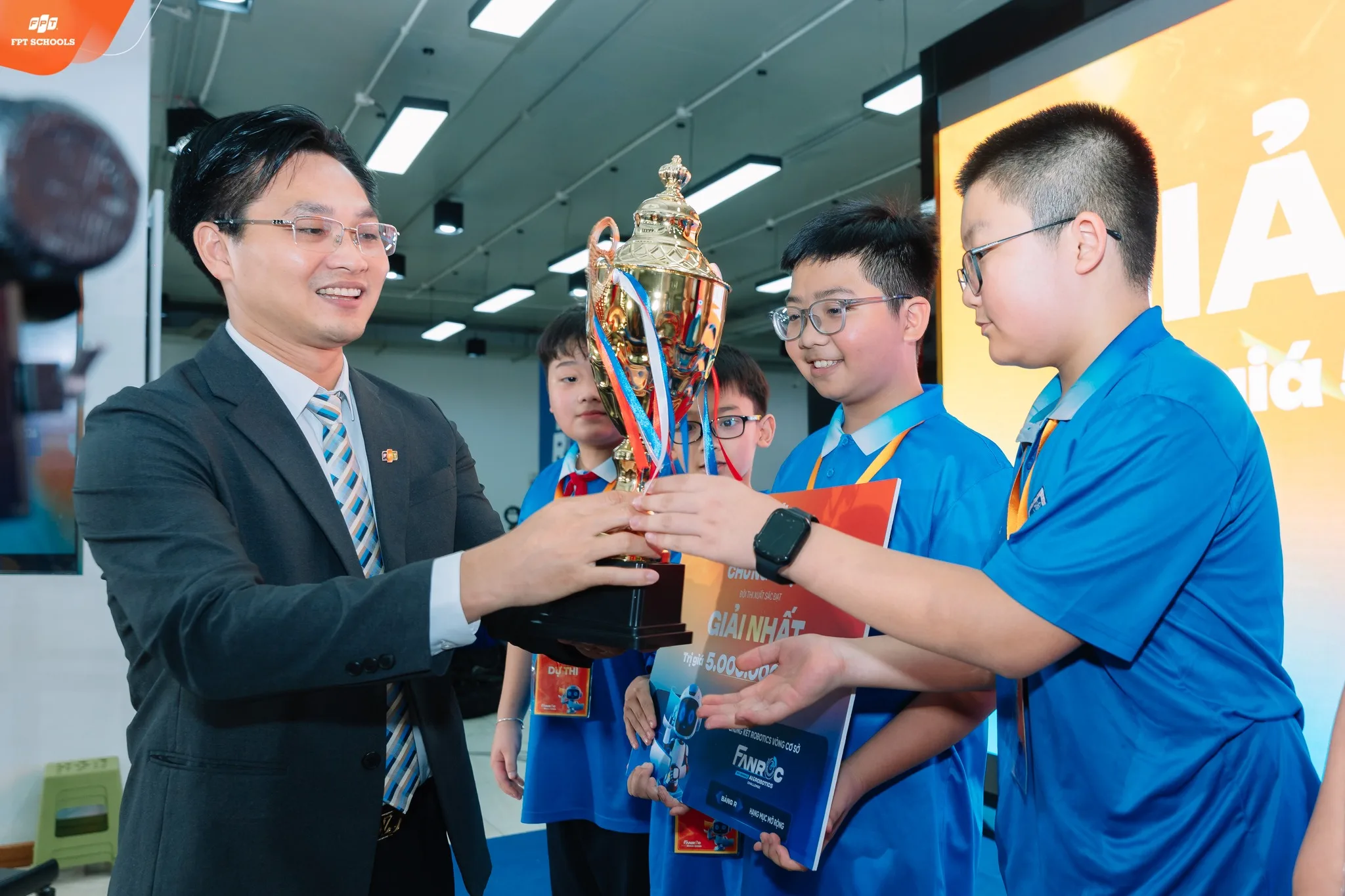 Chung kết Robotics vòng cơ sở đã gọi tên những nhà vô địch, sẵn sàng cho giải đấu FAnRoC toàn quốc | FPT Schools