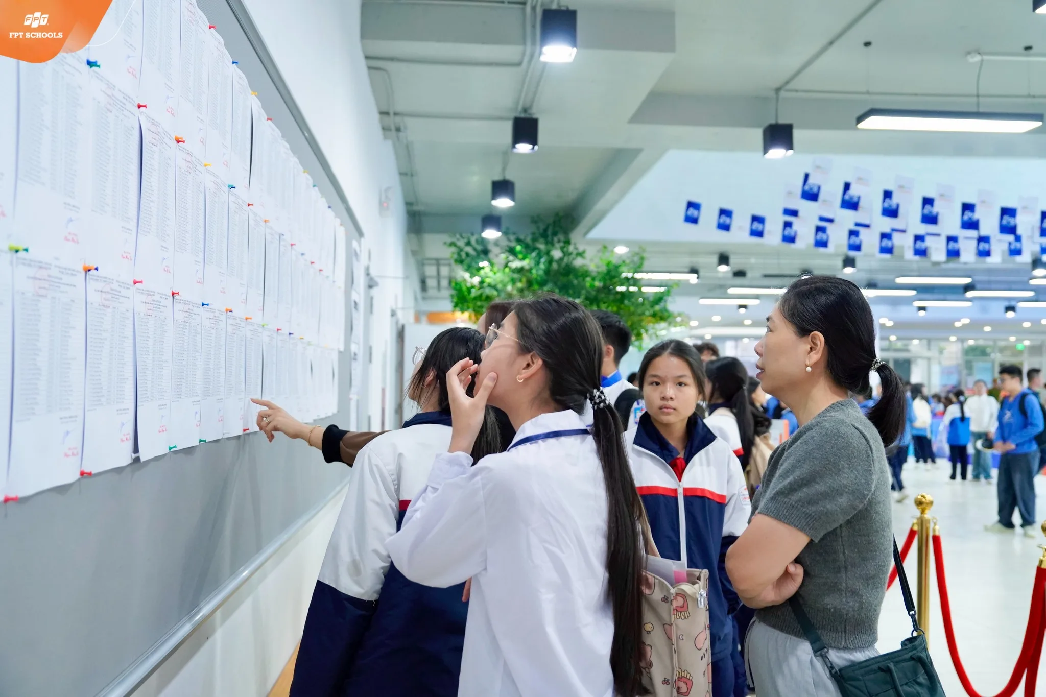 Sôi động ngày thi Olympic Hóa học và Khoa học Tự nhiên tại FPT School Hải Phòng | FPT Schools