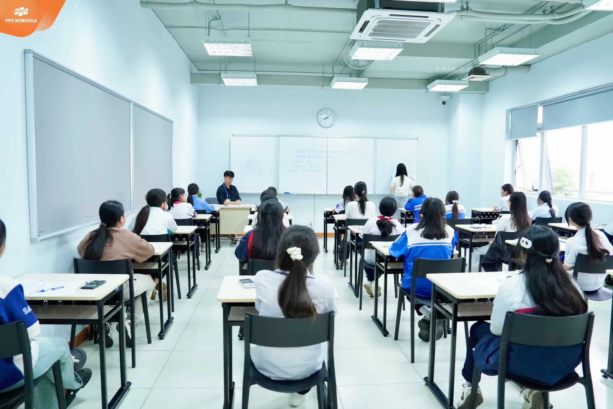 Sôi động ngày thi Olympic Hóa học và Khoa học Tự nhiên tại FPT School Hải Phòng | FPT Schools