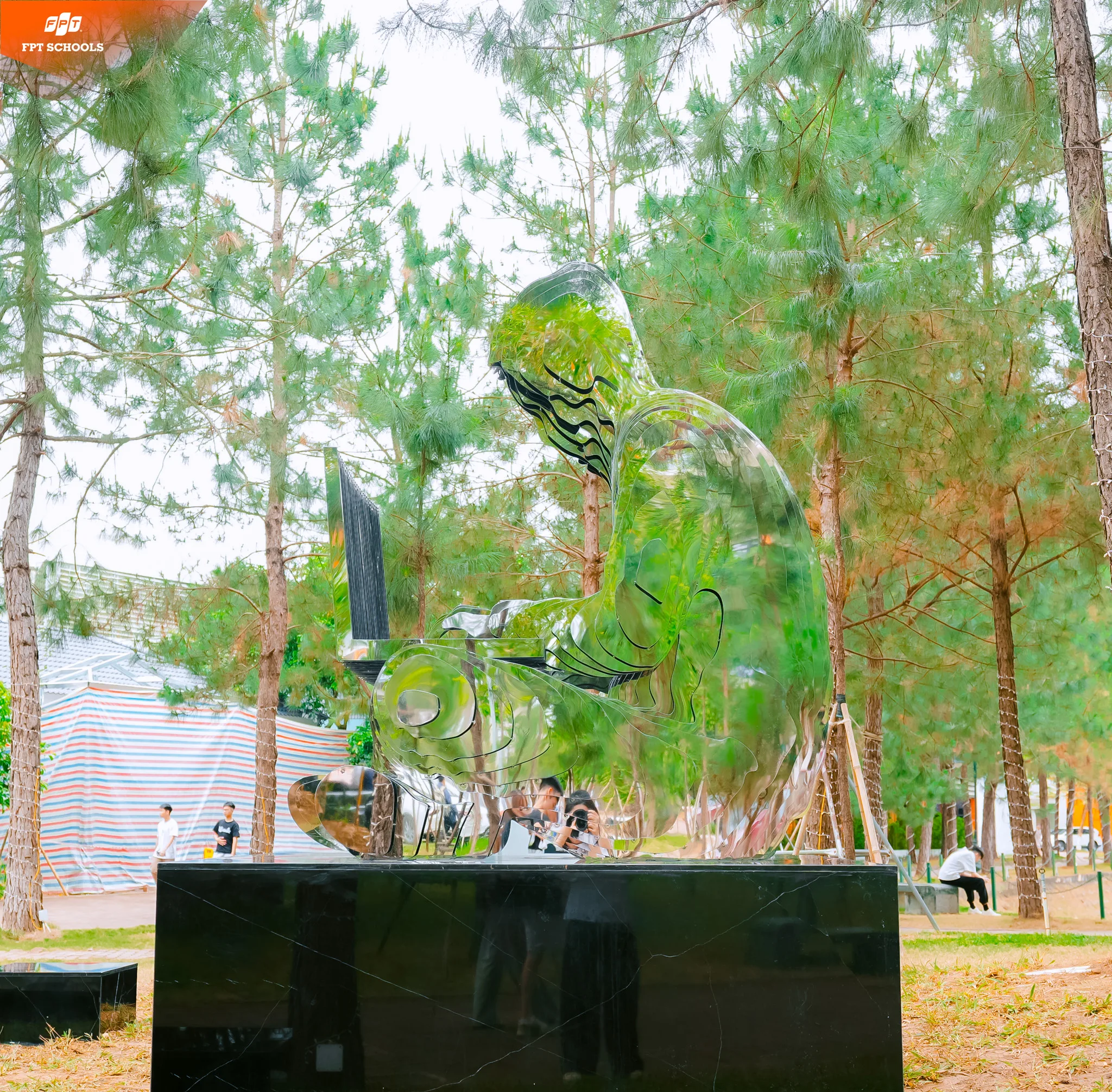 KHÁNH THÀNH TƯỢNG SATOSHI NAKAMOTO – KHI TINH THẦN TIÊN PHONG ĐƯỢC “ĐỊNH HÌNH” TRONG KHÔNG GIAN HỌC THUẬT | FPT Schools