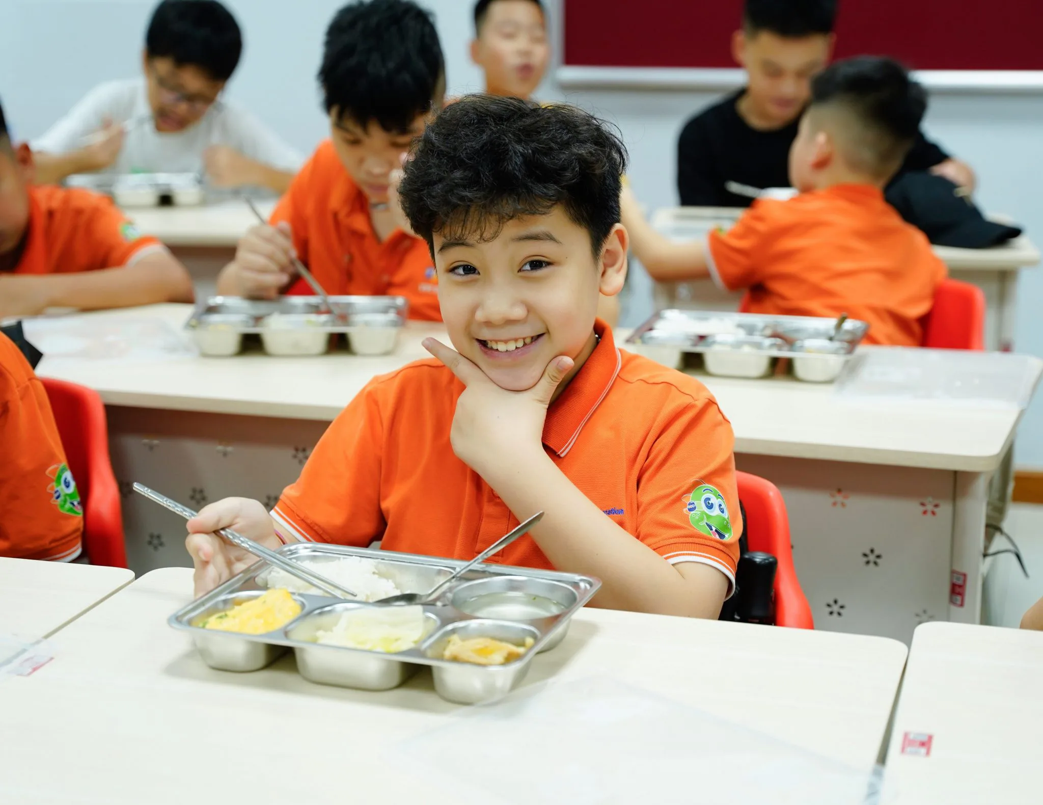 Bữa ăn bán trú tại FPT School Vinh