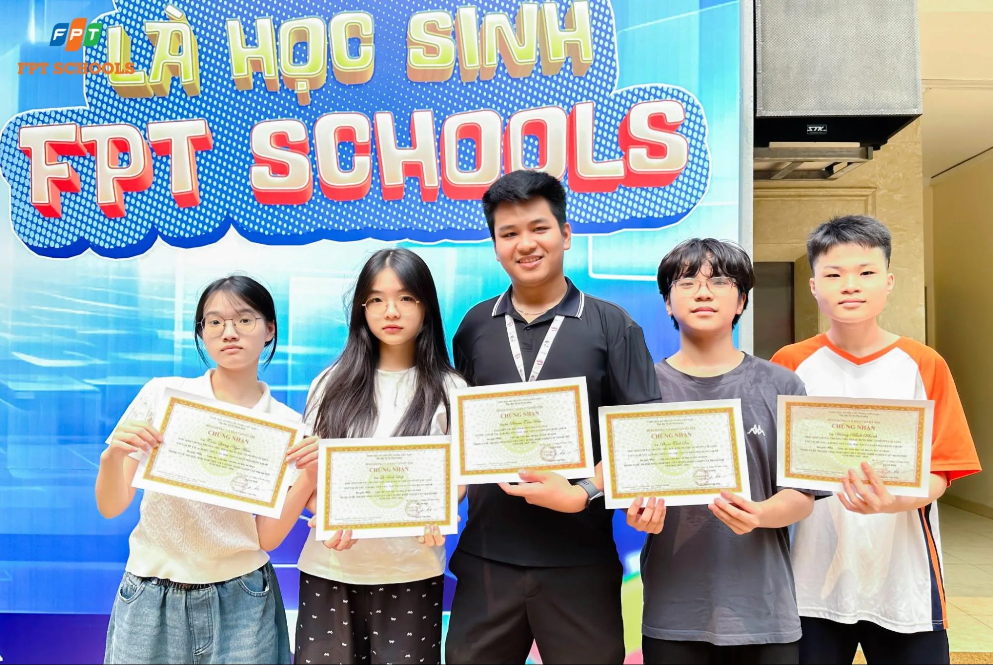 Xây dựng nền tảng học tập tích hợp AI & AR, học sinh khối 9 xuất sắc đạt giải Nhì thành phố cuộc thi Ý tưởng khởi nghiệp - FPT Education Xây dựng nền tảng học tập tích hợp AI & AR, học sinh khối 9 xuất sắc đạt giải Nhì thành phố cuộc thi Ý tưởng khởi nghiệp | FPT Schools