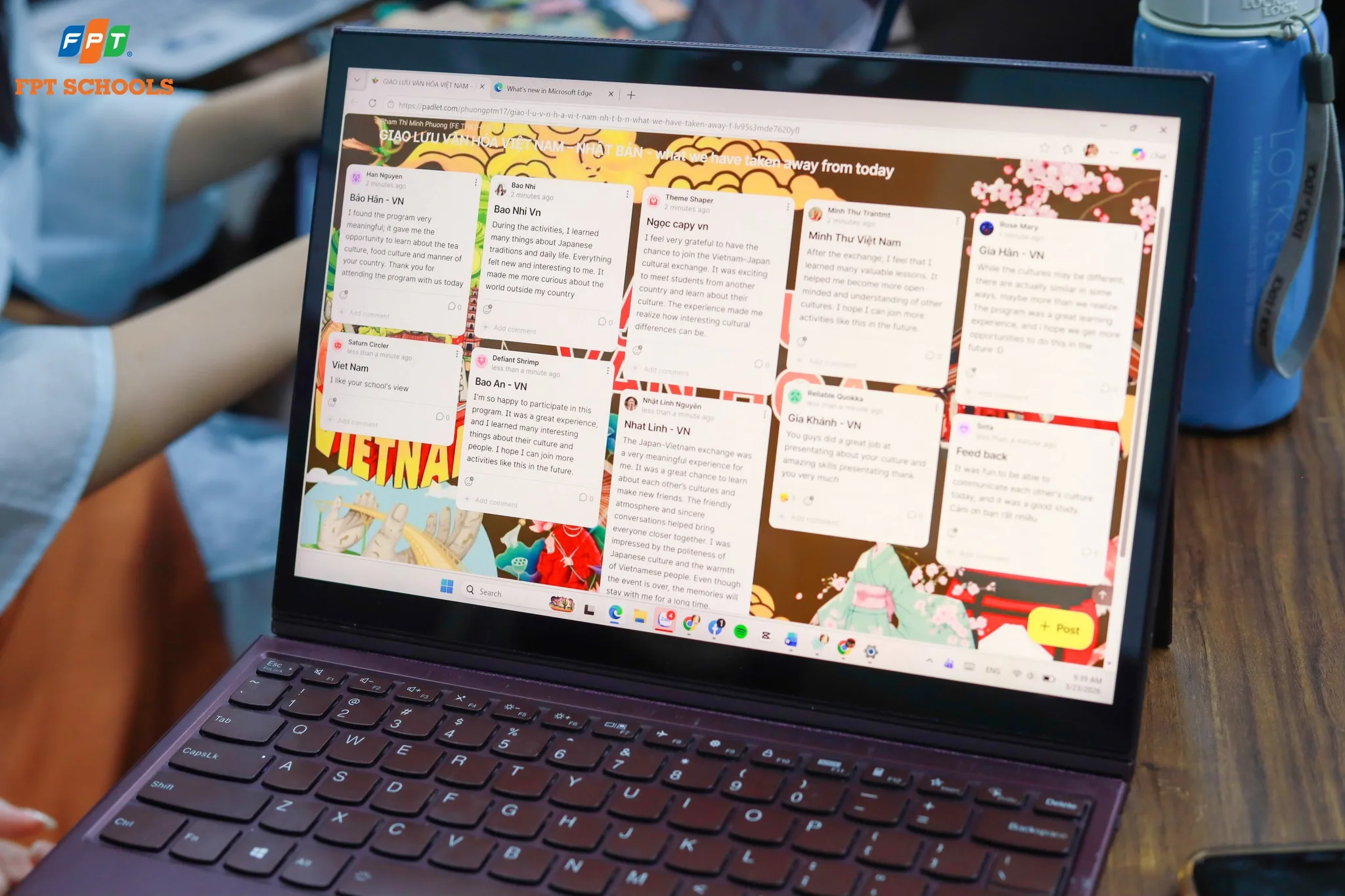 FPTers diện áo dài, mang trà Việt, cỗ Tết giới thiệu với bạn bè xứ Phù Tang - FPT Education Các bạn học sinh FPT School Cầu Giấy chia sẻ trải nghiệm sau phần giao lưu trên Padlet