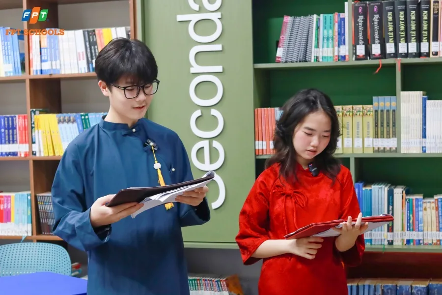 FPTers diện áo dài, mang trà Việt, cỗ Tết giới thiệu với bạn bè xứ Phù Tang - FPT Education FPTers diện áo dài, mang trà Việt, cỗ Tết giới thiệu với bạn bè xứ Phù Tang | FPT Schools