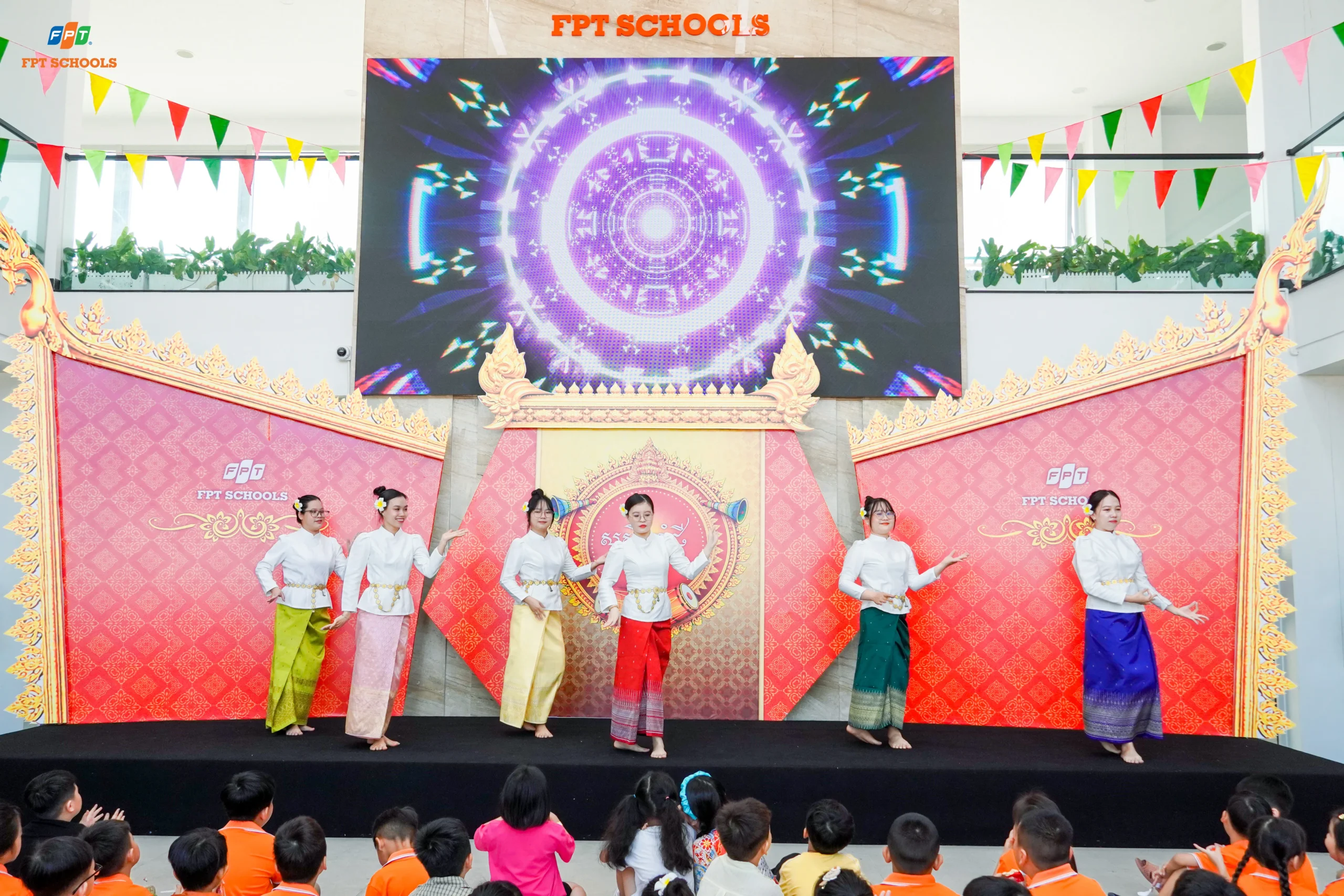 Bòn ơi! Đón Tết – FSchoolers trải nghiệm Tết Chôl Chnăm Thmây đậm sắc màu văn hóa Khmer - FPT Education Những khoảnh khắc kết nối văn hóa đầy ý nghĩa tại FPT School Sóc Trăng