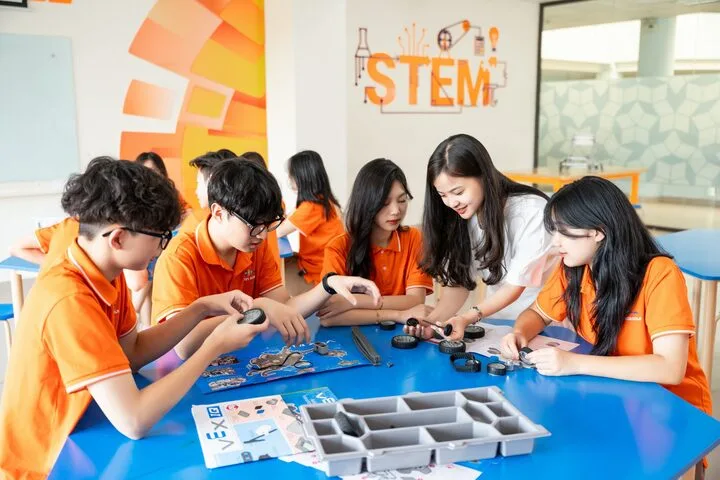FPT School Cầu Giấy "hô biến" cỗ máy làm hộ ChatGPT thành trợ lý học tập - FPT Education FPT School Cầu Giấy "hô biến" cỗ máy làm hộ ChatGPT thành trợ lý học tập | FPT Schools