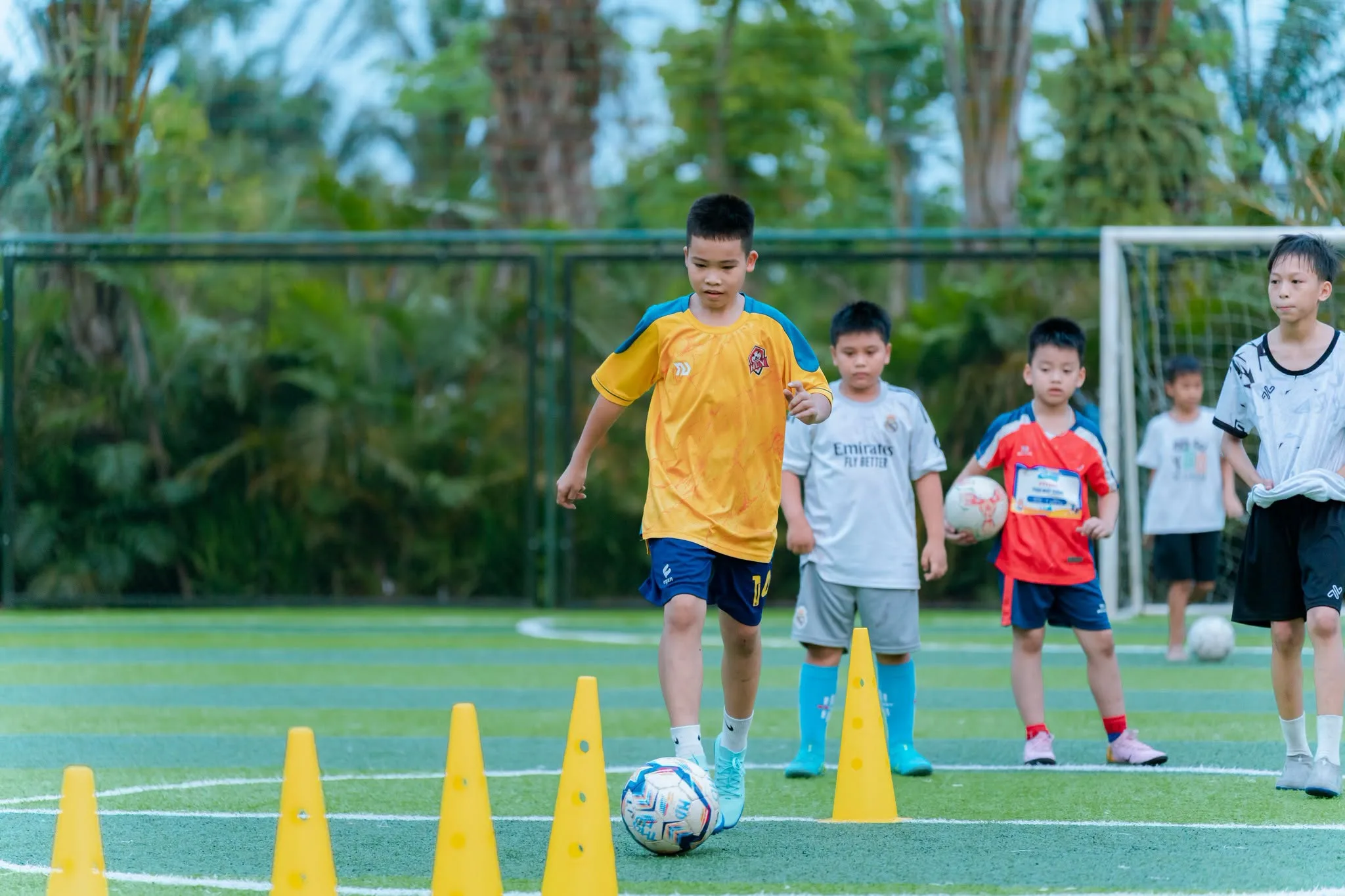 Hơn 200 phụ huynh, học sinh tham gia ngày hội phỏng vấn học bổng Hành trình toả sáng tại FPT School Vinh | FPT Schools