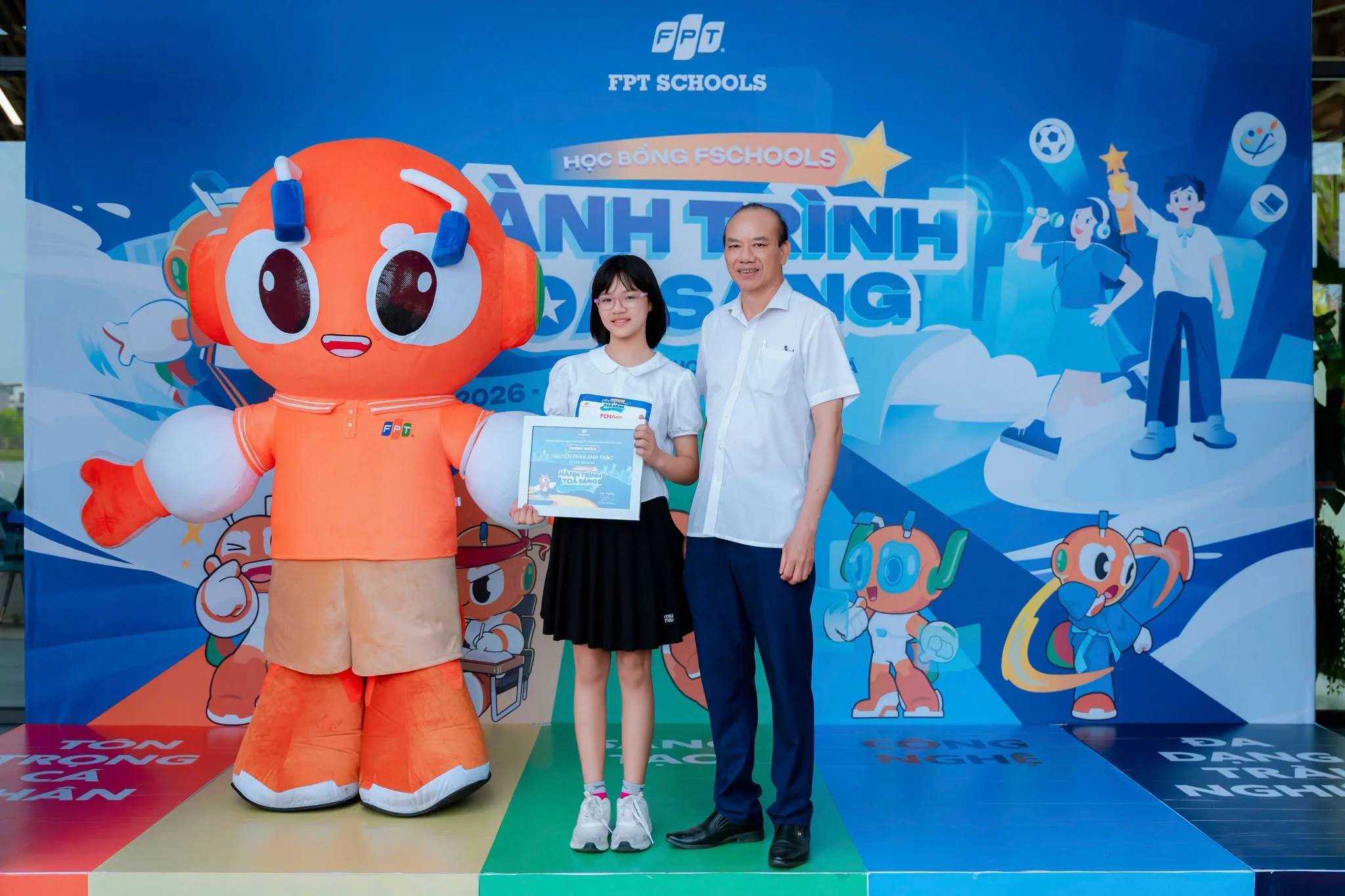 Hơn 200 phụ huynh, học sinh tham gia ngày hội phỏng vấn học bổng Hành trình toả sáng tại FPT School Vinh | FPT Schools