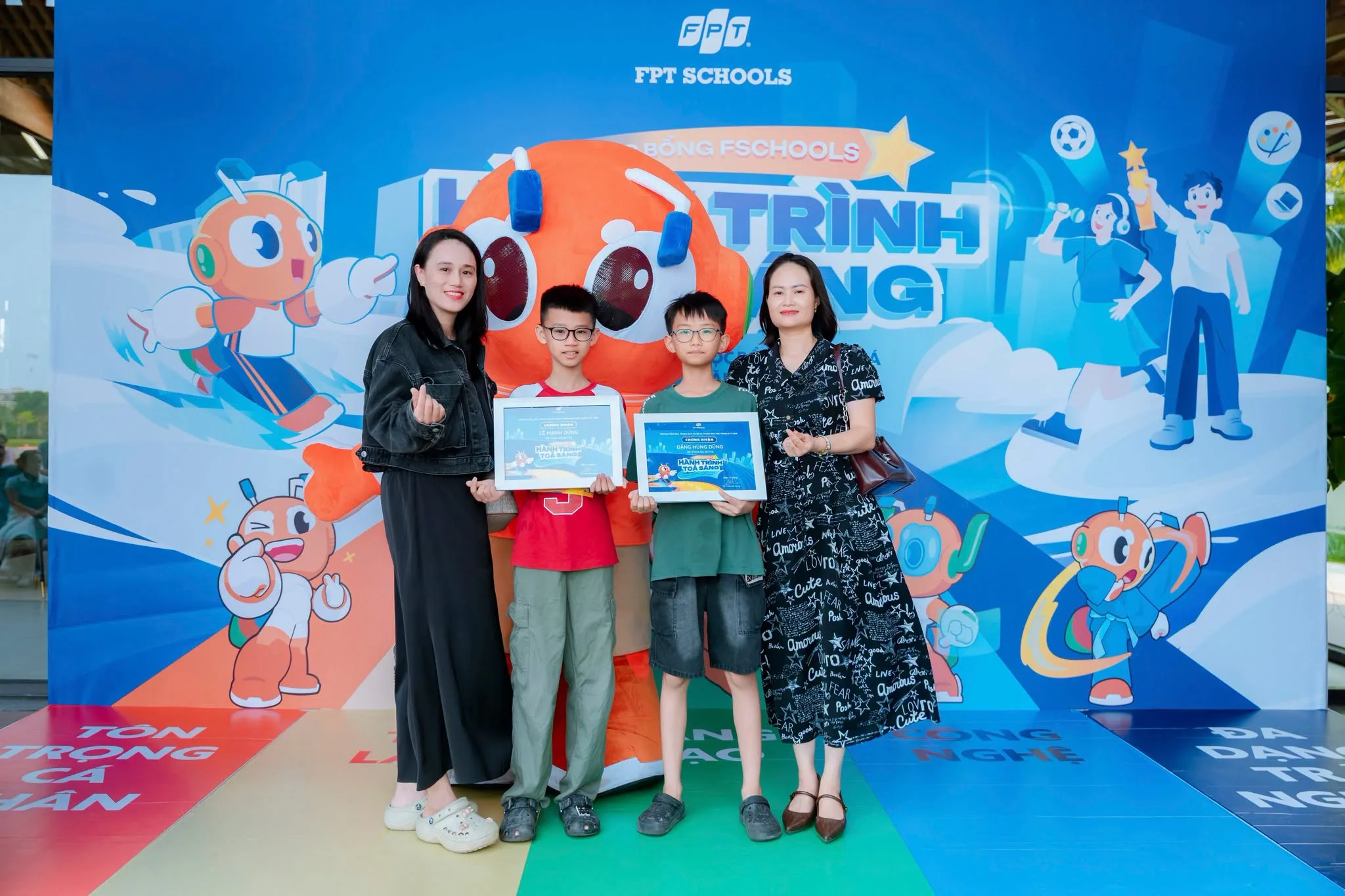 Hơn 200 phụ huynh, học sinh tham gia ngày hội phỏng vấn học bổng Hành trình toả sáng tại FPT School Vinh | FPT Schools