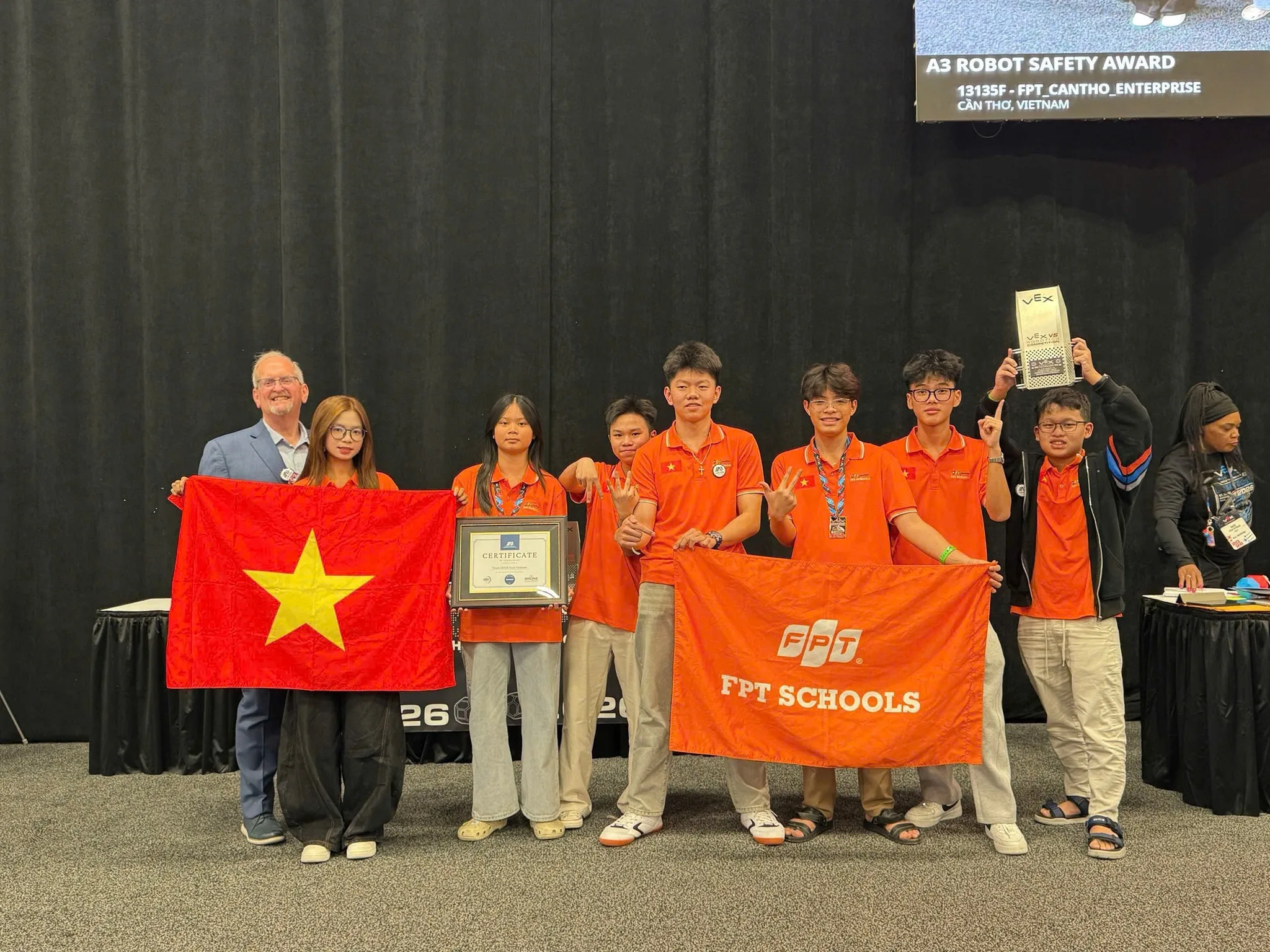 Học sinh FPT Schools ghi dấu ấn nổi bật tại VEX Robotics World Championship 2026 | FPT Schools