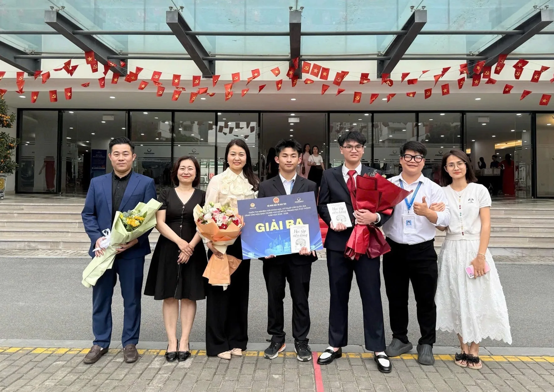 Cậu học sinh FPT School Bắc Ninh ôm máy tính cũ chinh phục hàng chục giải lập trình khắp thế giới | FPT Schools