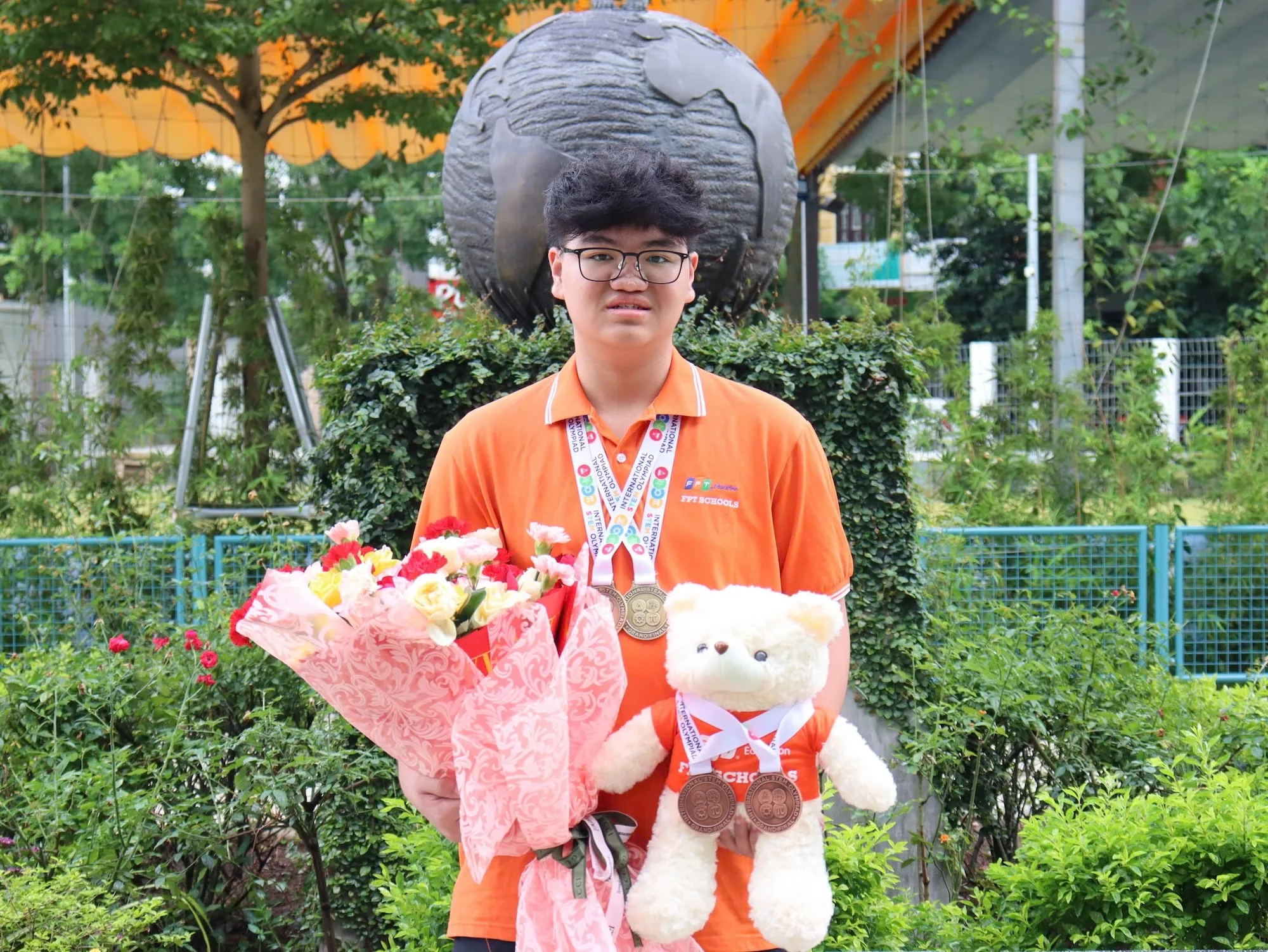 Cậu học sinh FPT School Bắc Ninh ôm máy tính cũ chinh phục hàng chục giải lập trình khắp thế giới | FPT Schools