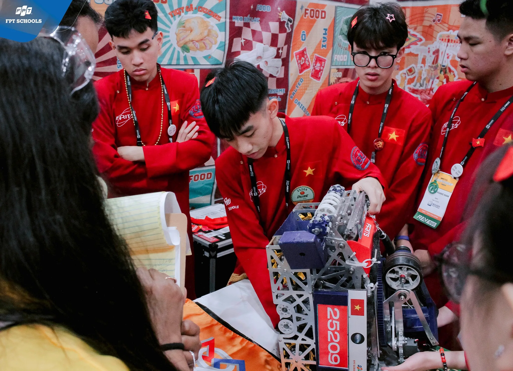 DẤU ẤN CÔNG NGHỆ TẠI HOA KỲ: ĐỘI TUYỂN FRITS CHINH PHỤC GIẢI THƯỞNG JUDGES’ CHOICE TẠI CHUNG KẾT THẾ GIỚI FIRST CHAMPIONSHIP 2025-2026 | FPT Schools