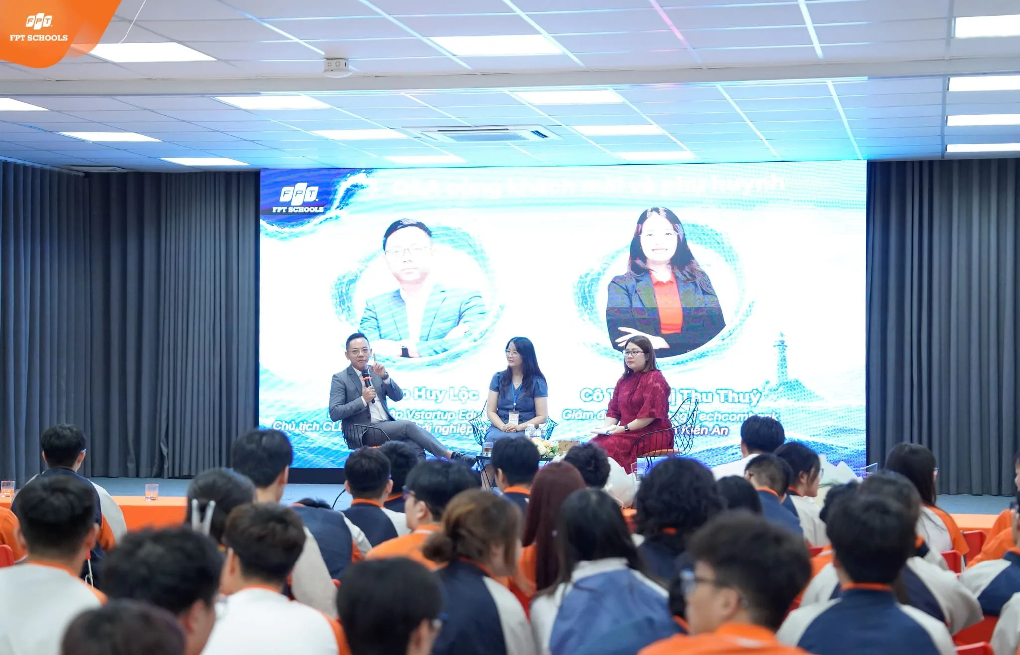 Học sinh FPT School Hải Phòng chủ động cầm lái chuyến tàu tương lai cùng Talkshow "Hành trình ra khơi" | FPT Schools