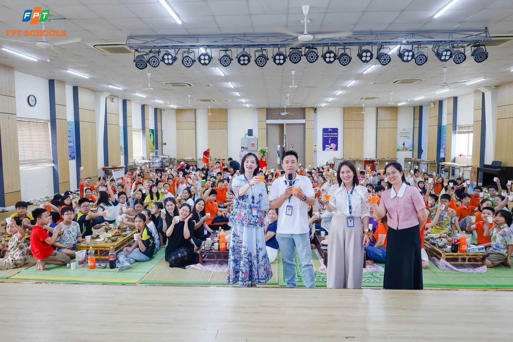 Khép lại năm học 2025 - 2026 tại nhà F bằng một bữa tiệc buffet linh đình - FPT Education Khép lại năm học 2025 - 2026 tại nhà F bằng một bữa tiệc buffet linh đình | FPT Schools