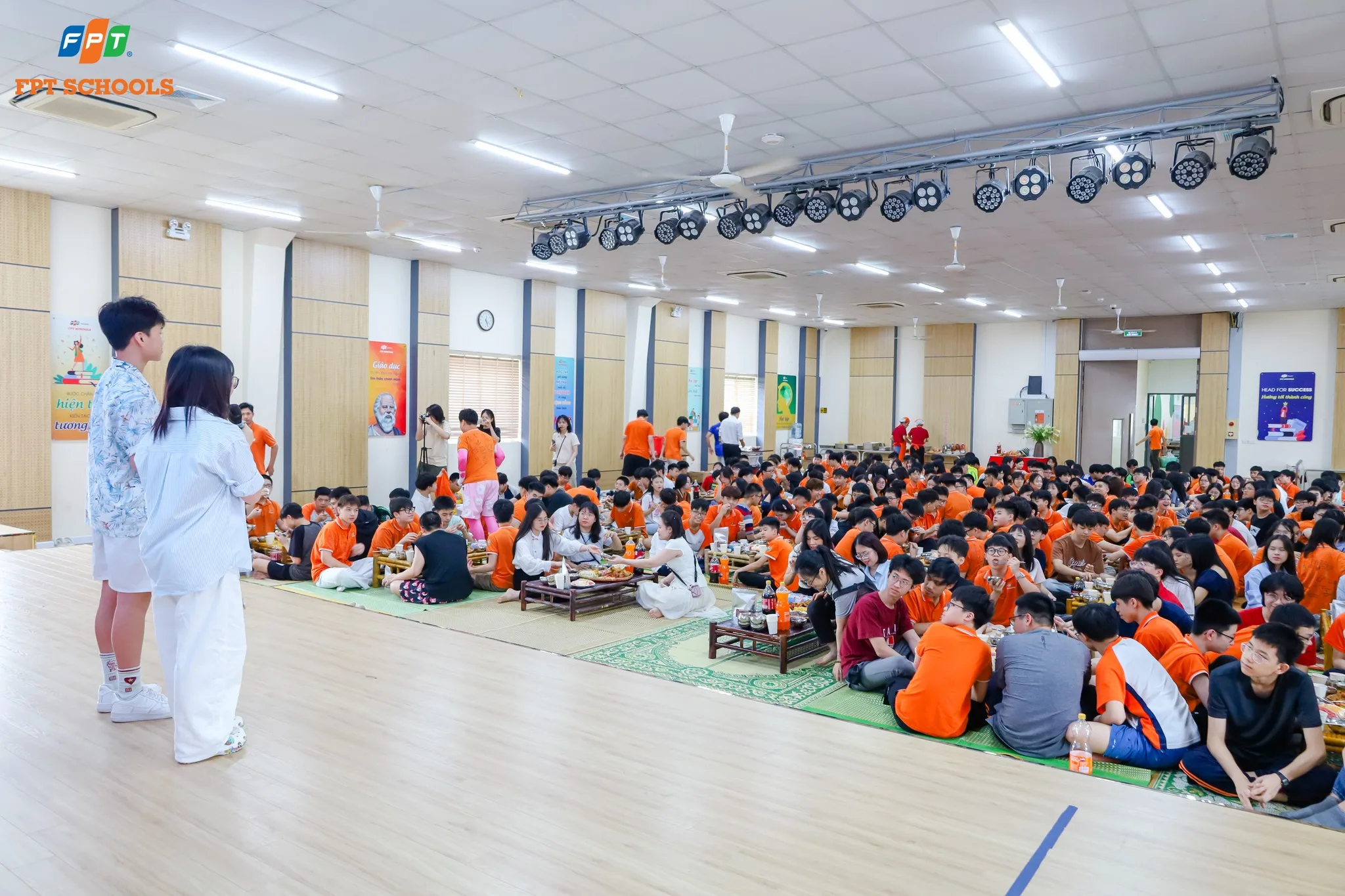 Khép lại năm học 2025 - 2026 tại nhà F bằng một bữa tiệc buffet linh đình - FPT Education Khép lại năm học 2025 - 2026 tại nhà F bằng một bữa tiệc buffet linh đình | FPT Schools