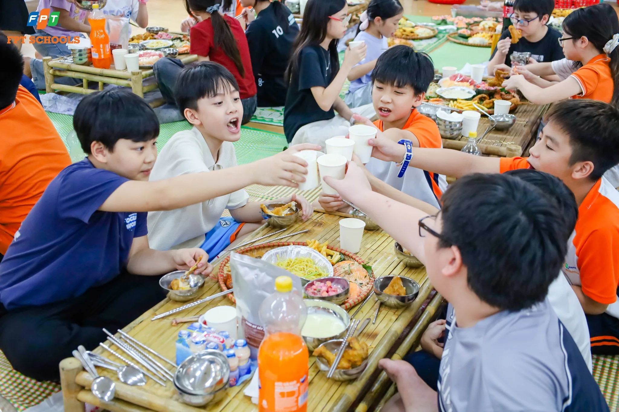 Khép lại năm học 2025 - 2026 tại nhà F bằng một bữa tiệc buffet linh đình | FPT Schools