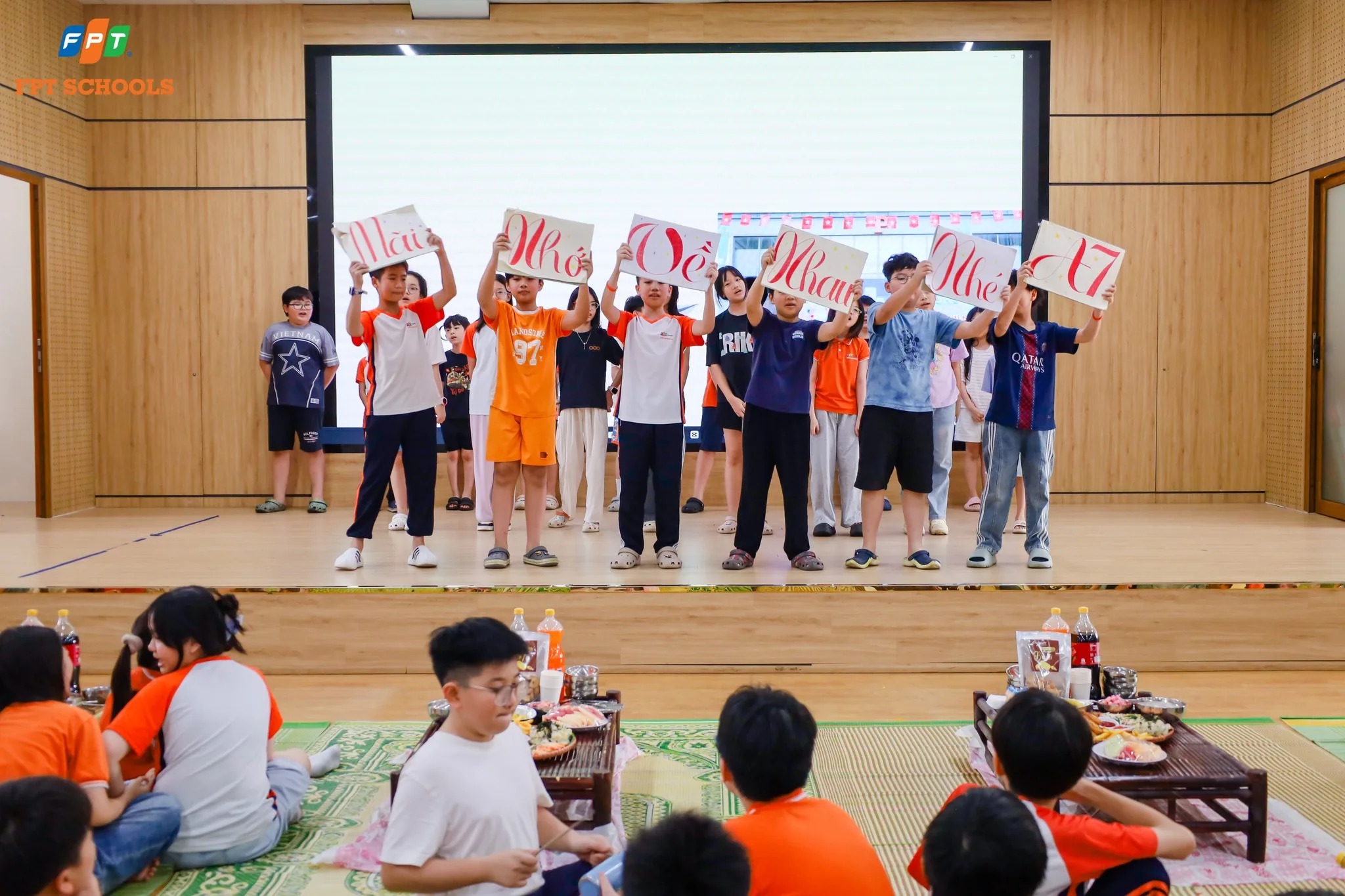 Khép lại năm học 2025 - 2026 tại nhà F bằng một bữa tiệc buffet linh đình - FPT Education Khép lại năm học 2025 - 2026 tại nhà F bằng một bữa tiệc buffet linh đình | FPT Schools
