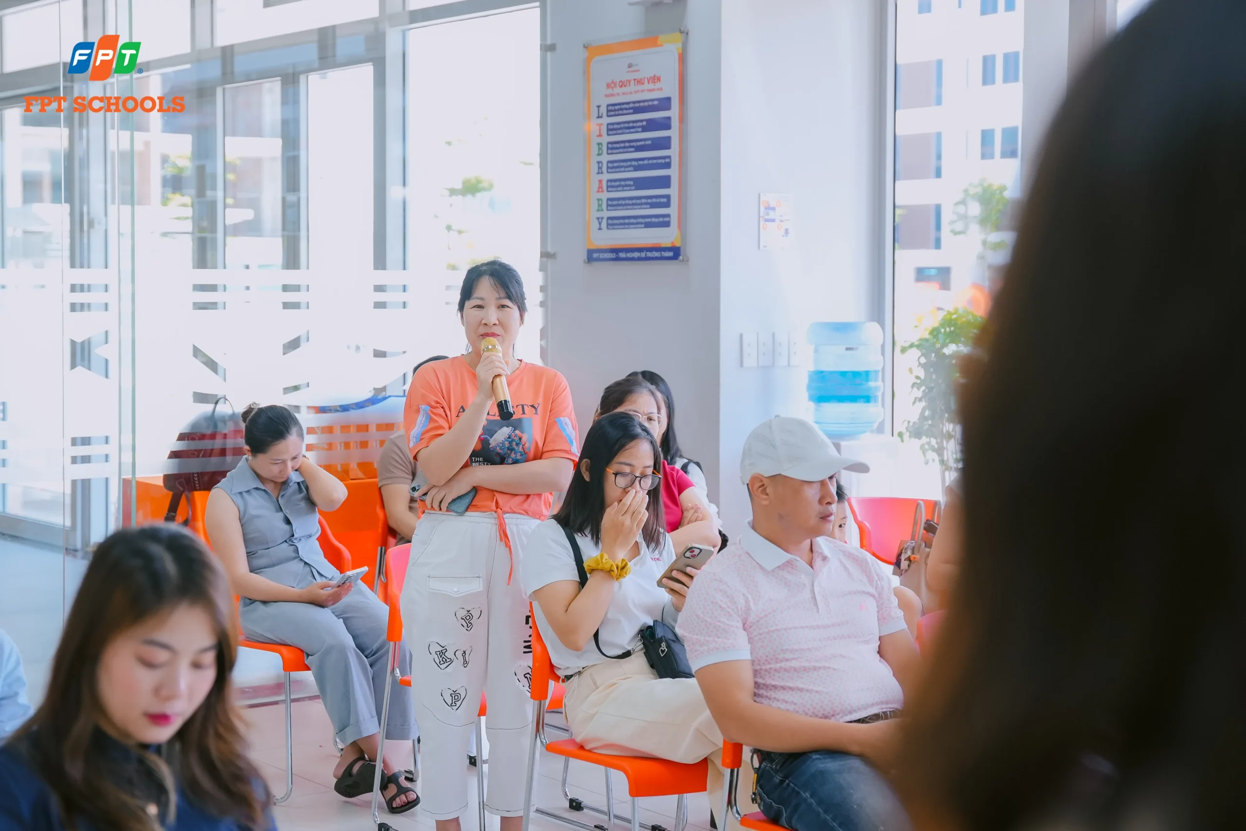 FPT School Thanh Hóa đồng hành cùng phụ huynh gỡ rối băn khoăn tại Coffee Talk - FPT Education Phụ huynh đặt câu hỏi và trao đổi cởi mở cùng đại diện nhà trường