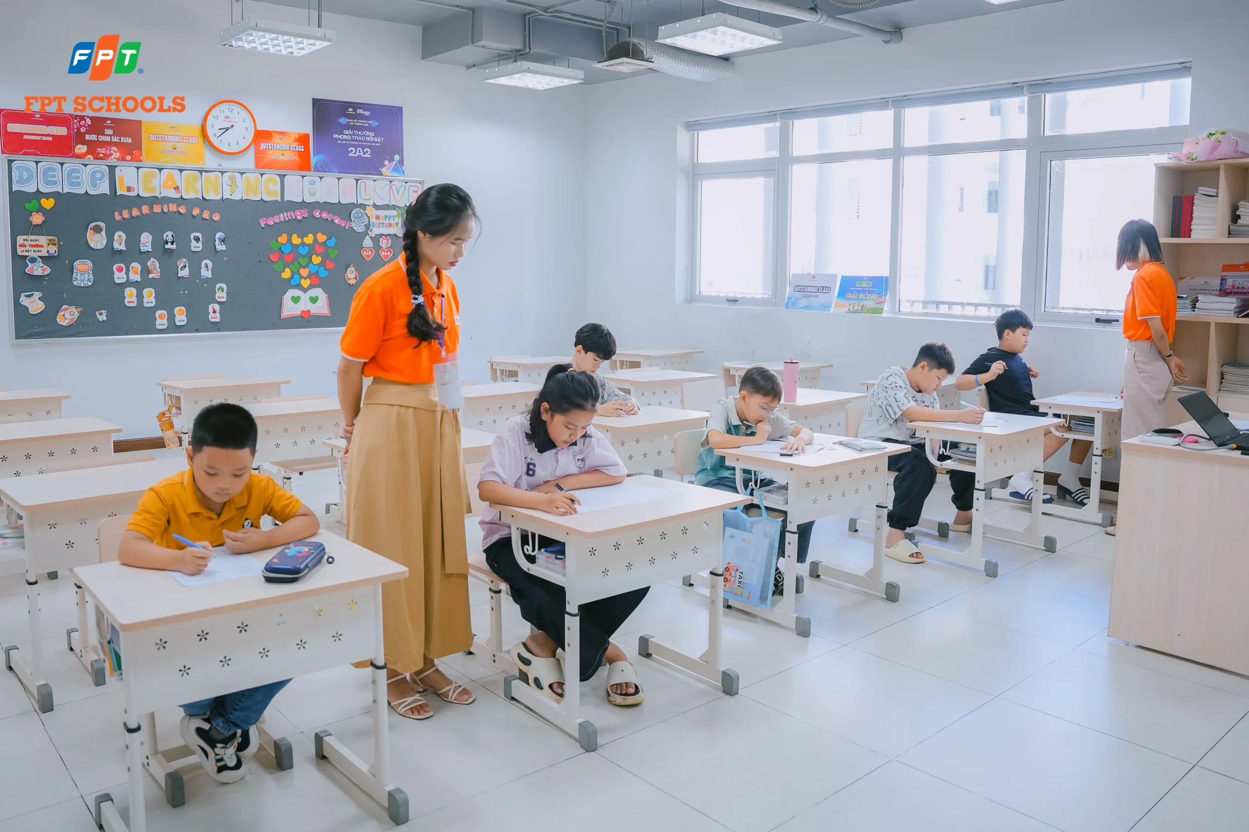 FPT School Thanh Hóa đồng hành cùng phụ huynh gỡ rối băn khoăn tại Coffee Talk - FPT Education Học sinh làm bài đánh giá năng lực đầu vào