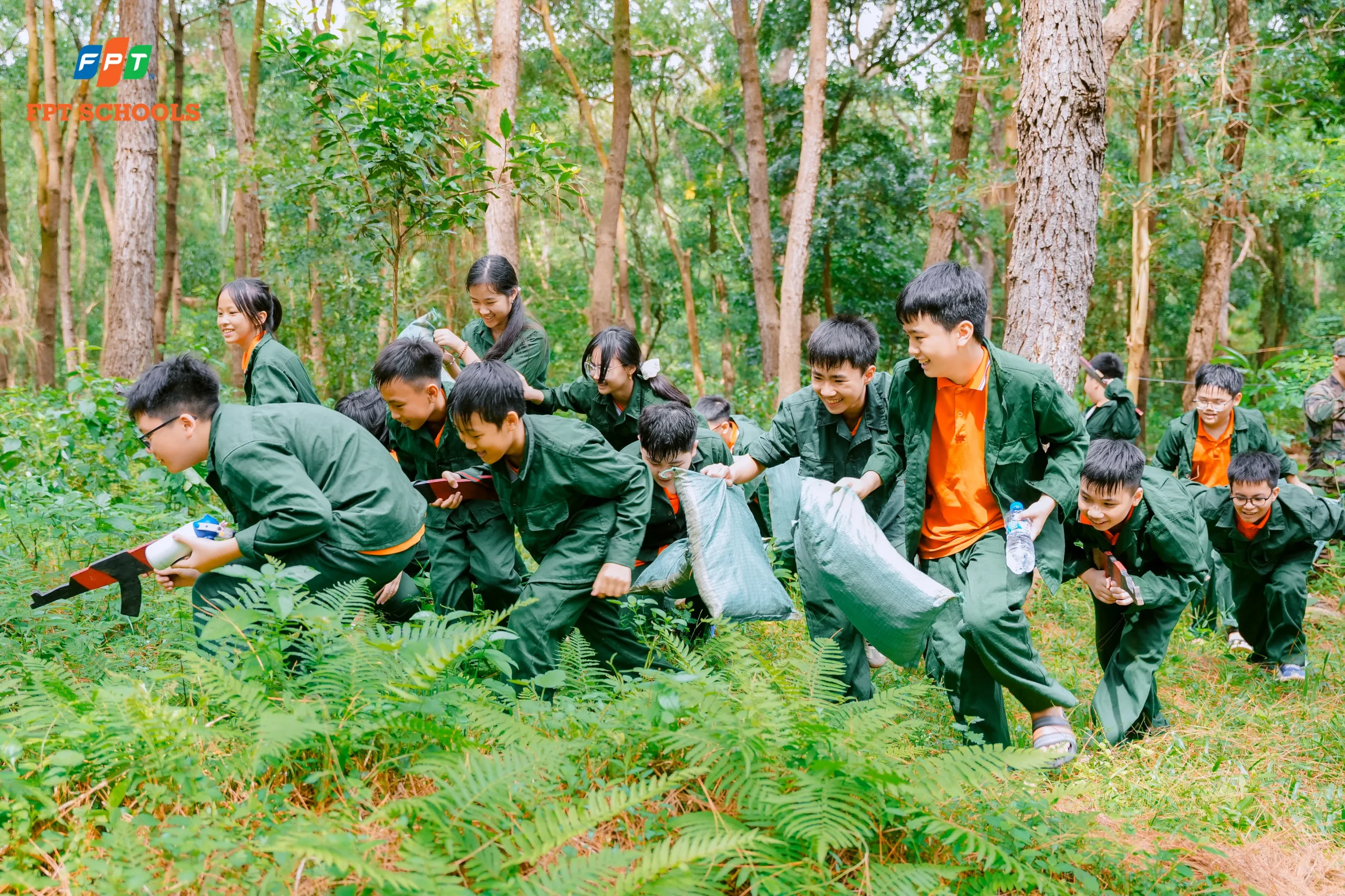 Học sinh FPT School Thanh Hóa tham gia hoạt động ngoại khóa lịch sử tại đổi C4 Hàm Rồng - FPT Education Học sinh FPT School Thanh Hóa tham gia hoạt động ngoại khóa lịch sử tại đổi C4 Hàm Rồng | FPT Schools