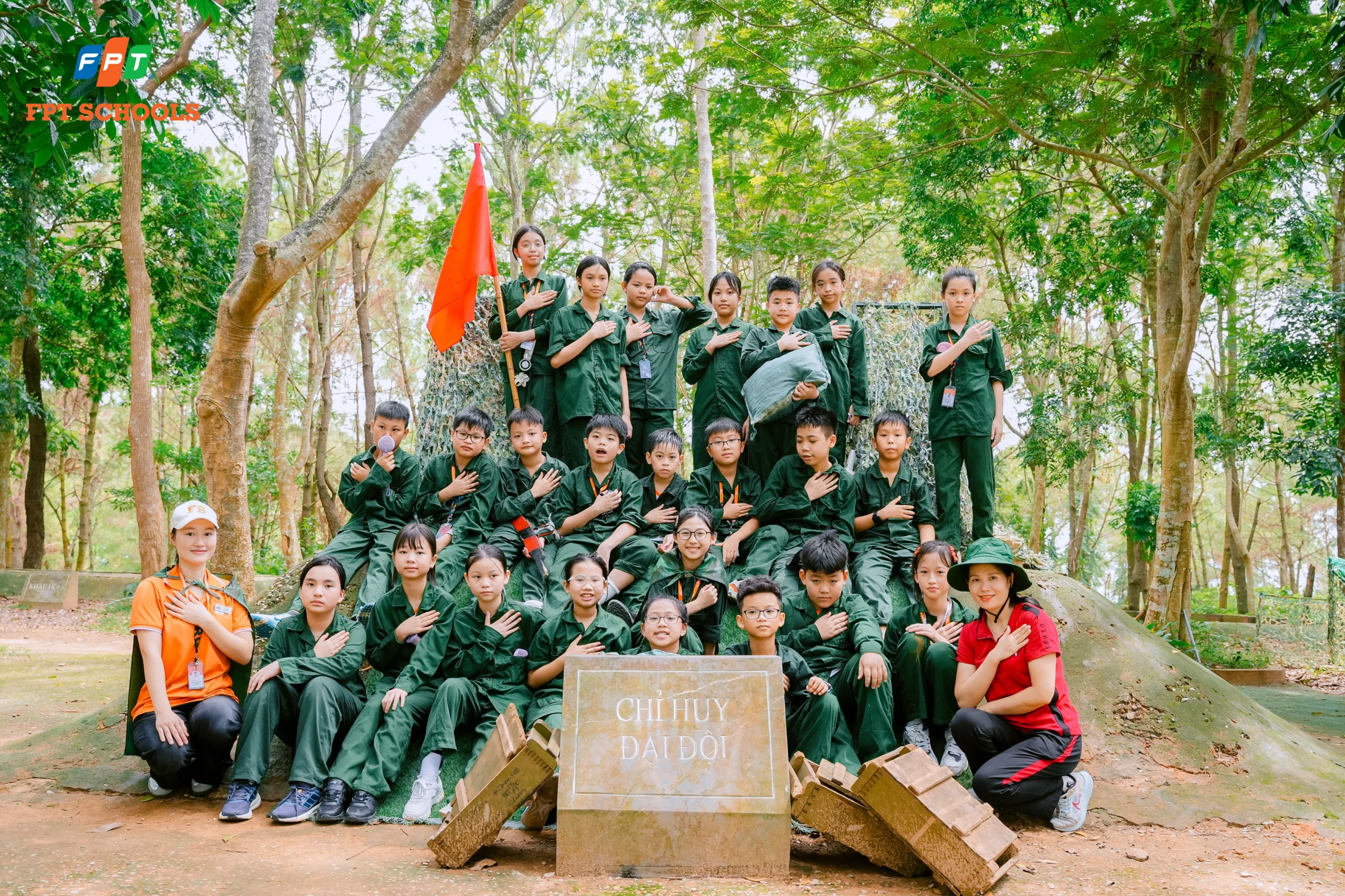 Học sinh FPT School Thanh Hóa tham gia hoạt động ngoại khóa lịch sử tại đổi C4 Hàm Rồng - FPT Education Các chiến sĩ Nhà F Thanh Hoá hoàn thành nhiệm vụ đưa pháo lên đồi C4, Hàm Rồng