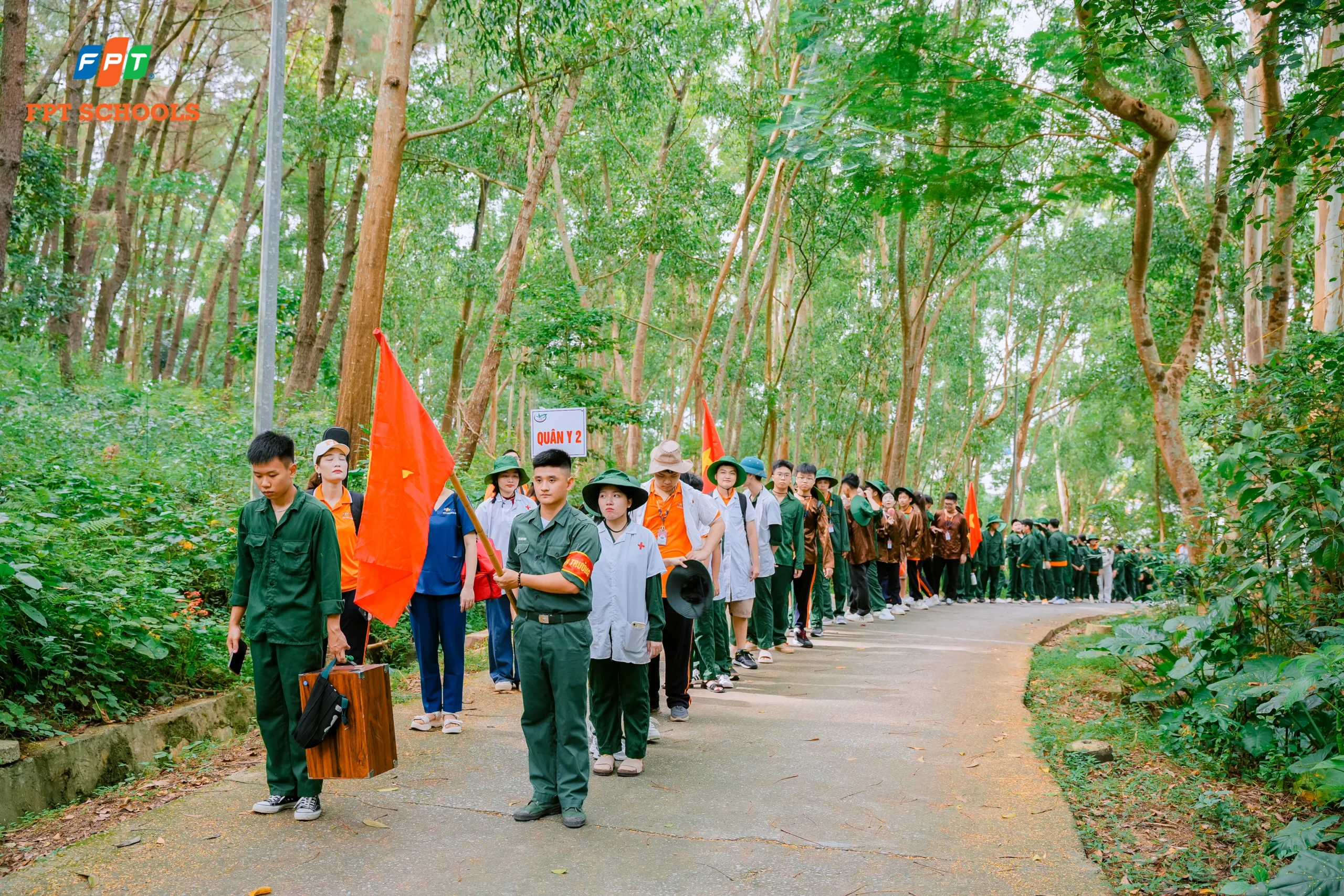 Học sinh FPT School Thanh Hóa tham gia hoạt động ngoại khóa lịch sử tại đổi C4 Hàm Rồng - FPT Education Học sinh FPT School Thanh Hóa “chạm lịch sử”, sống lại khí thế hào hùng trên Đồi C4 – Hàm Rồng tại hoạt động ngoại khoá lịch sử