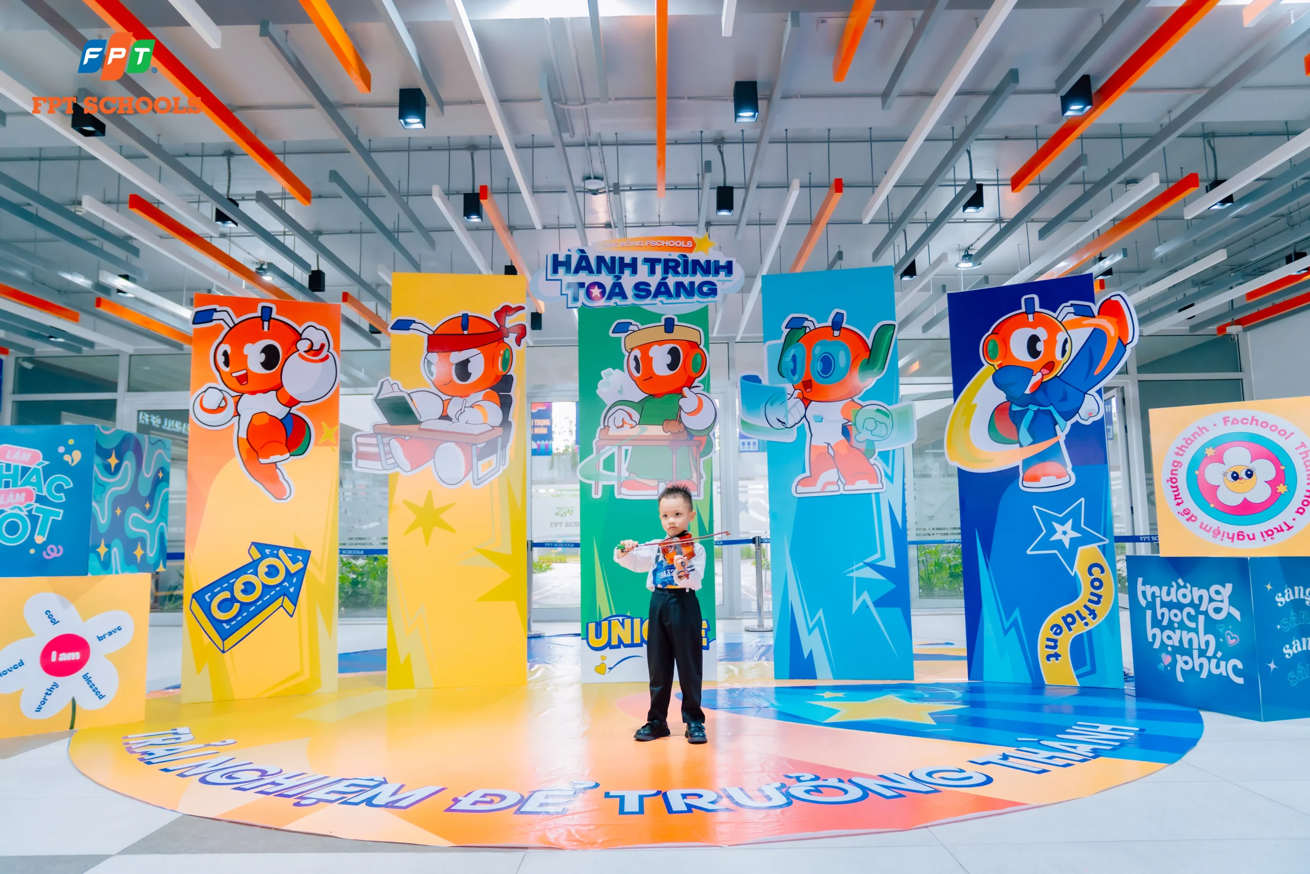 Fschool Thanh Hóa mở công đăng ký học bổng "Hành trình toả sáng" đợt 2 - FPT Education Học sinh 5 tuổi tự tin kéo Violin để chinh phục học bổng "Hành trình toả sáng" tại Fschool Thanh Hoá