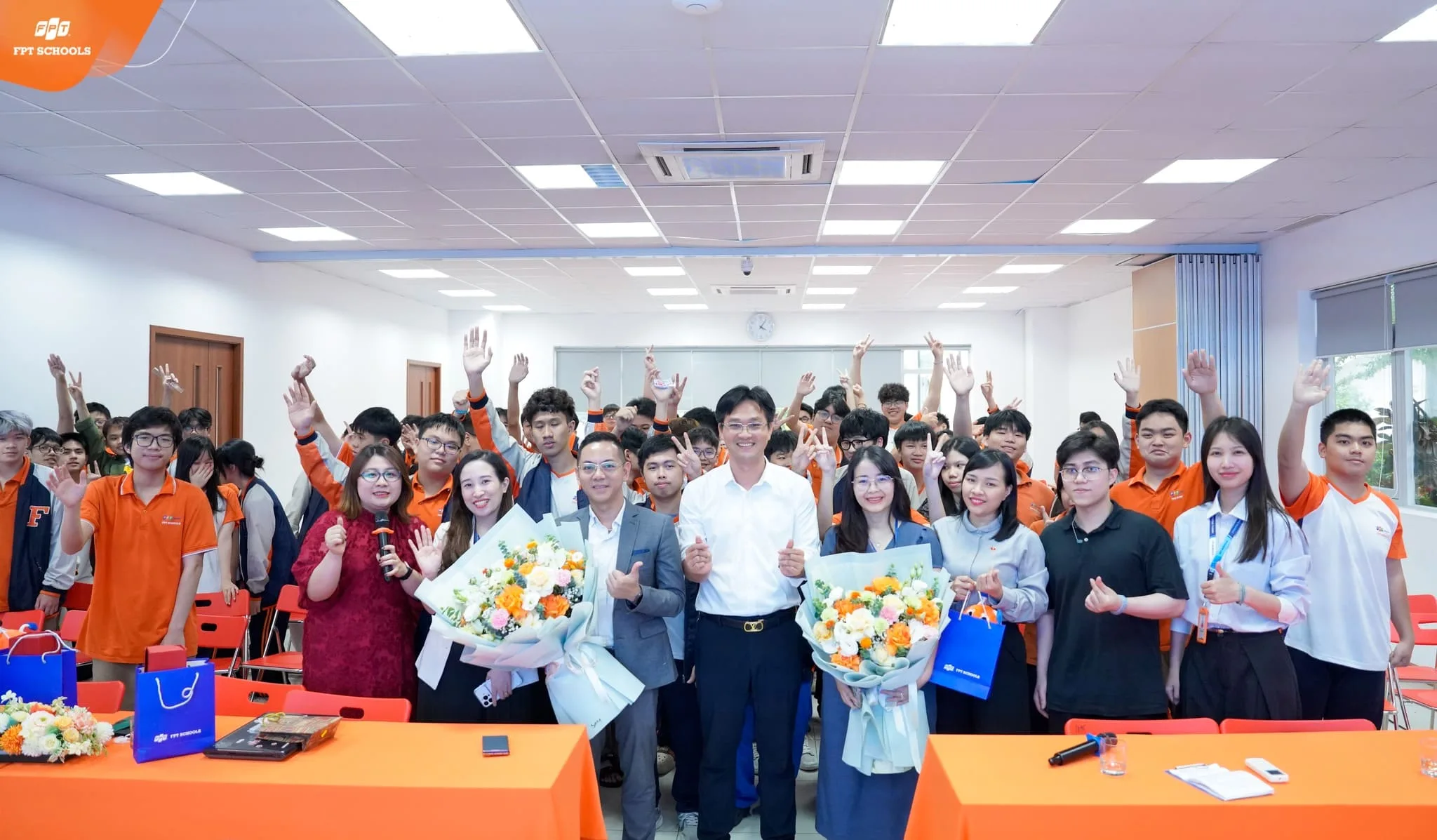 Học sinh FPT School Hải Phòng chủ động cầm lái chuyến tàu tương lai cùng Talkshow "Hành trình ra khơi" - FPT Education Học sinh FPT School Hải Phòng chủ động cầm lái chuyến tàu tương lai cùng Talkshow "Hành trình ra khơi" | FPT Schools