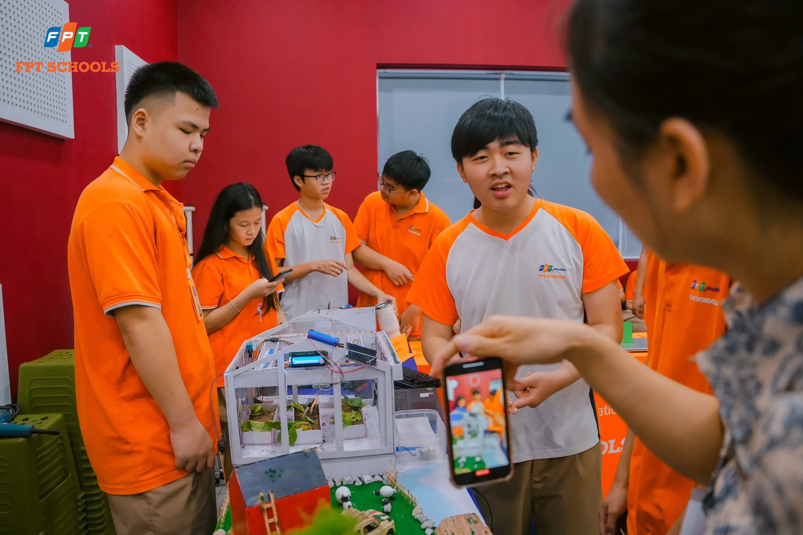 Smart Garden Tại FPT School Thanh Hóa: Dự Án Học Tập Liên Môn Sáng Tạo - FPT Education Dự án học tập liên môn Smart Garden tại Fschool Thanh Hoá